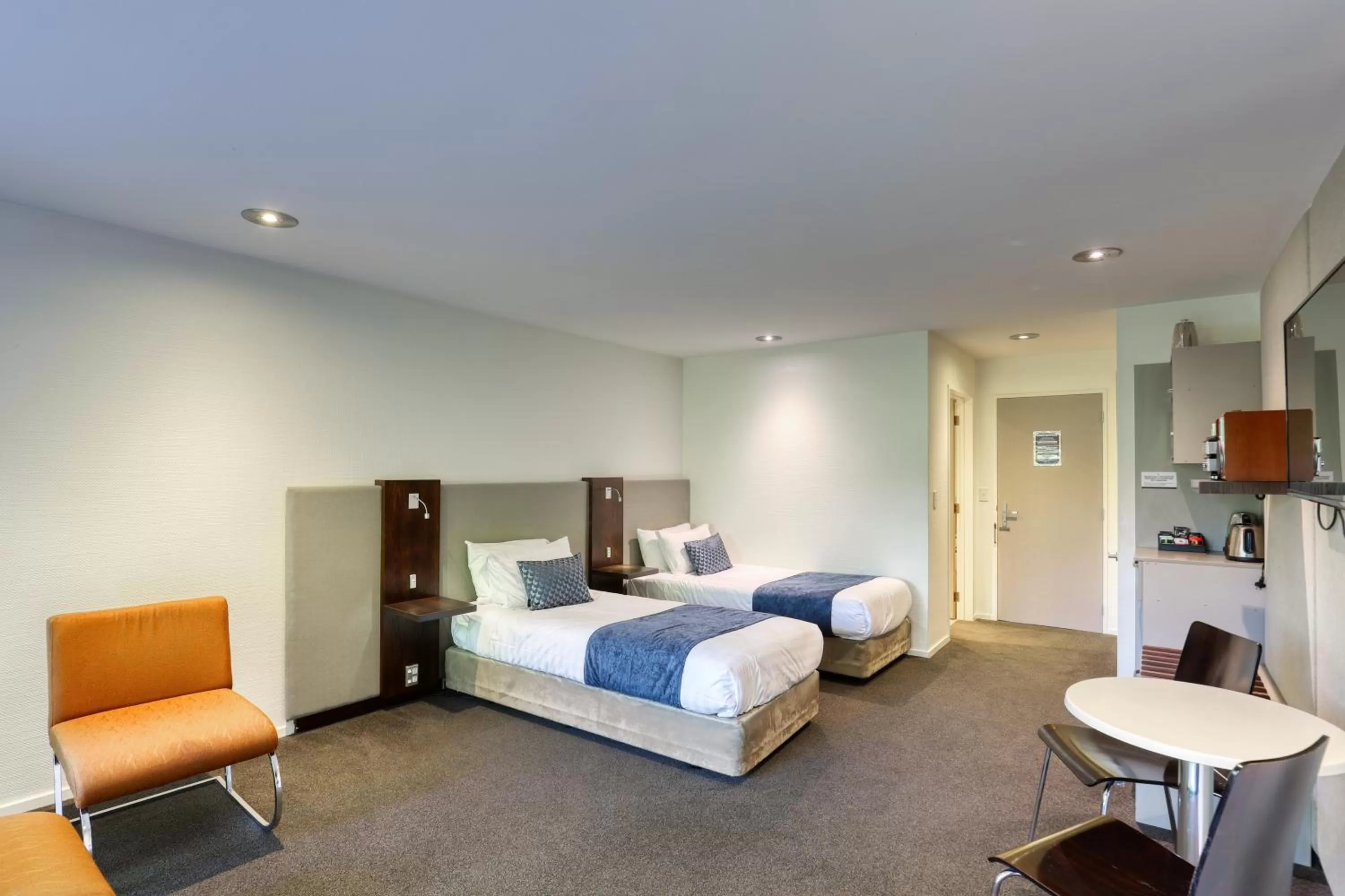 Bedroom, Bed in Garden Court Suites & Apartments