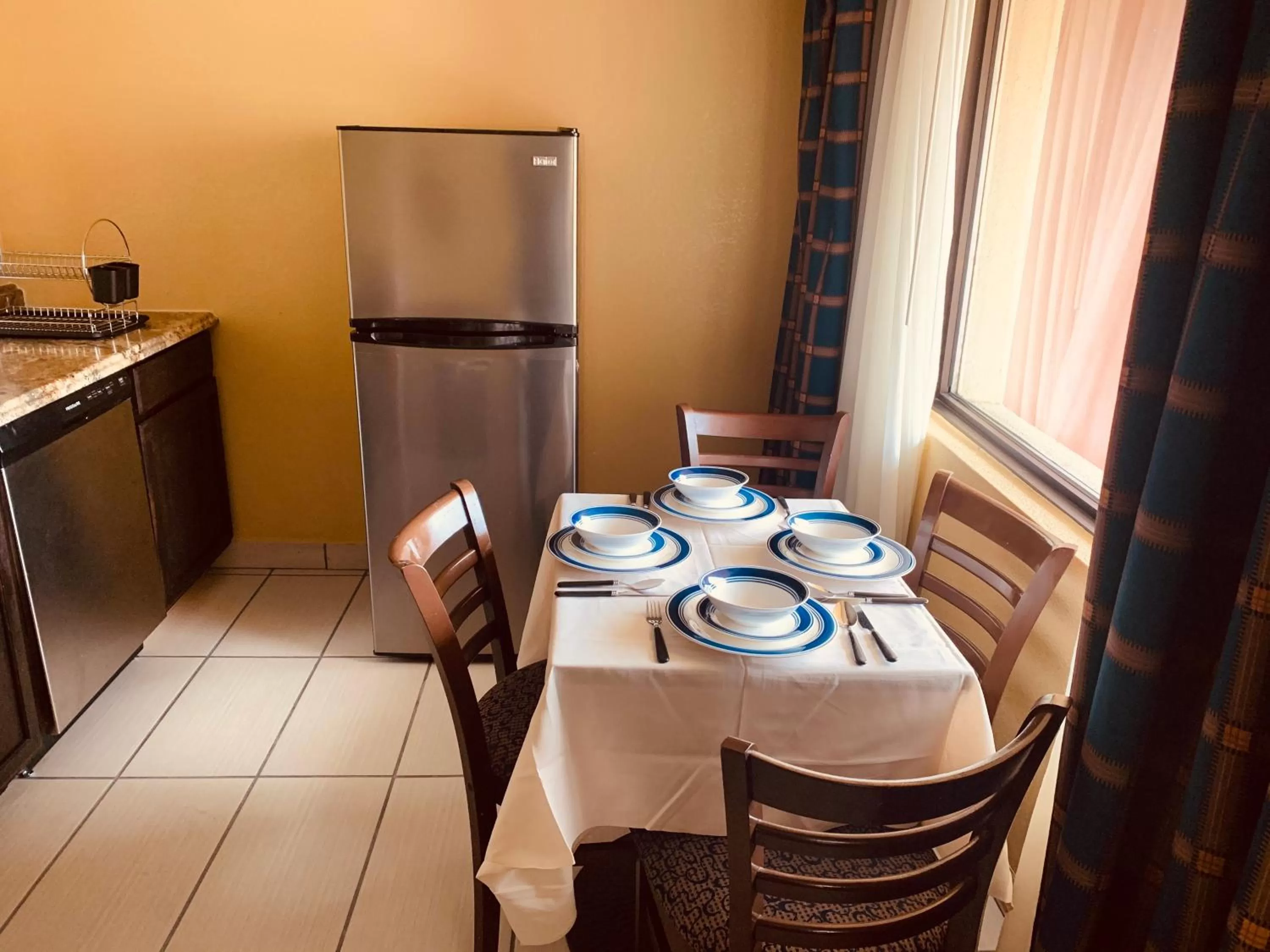 Superior Efficiency King Room - Non-Smoking in Clarion Inn New London - Mystic