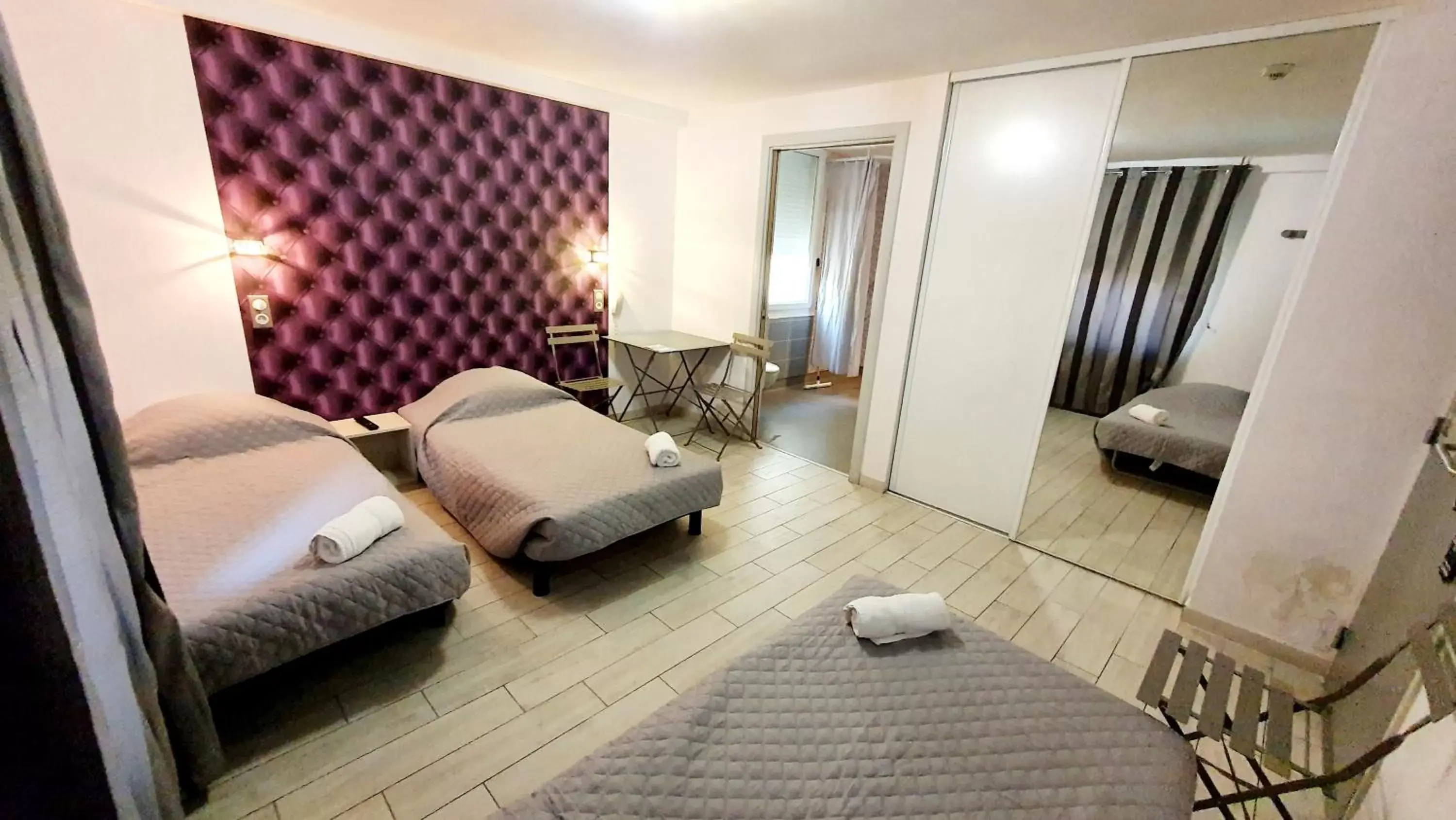 Triple Room in Hôtel restaurant et pension soirée étape Bel Air Triple Room in Hôtel restaurant et pension soirée étape Bel Air