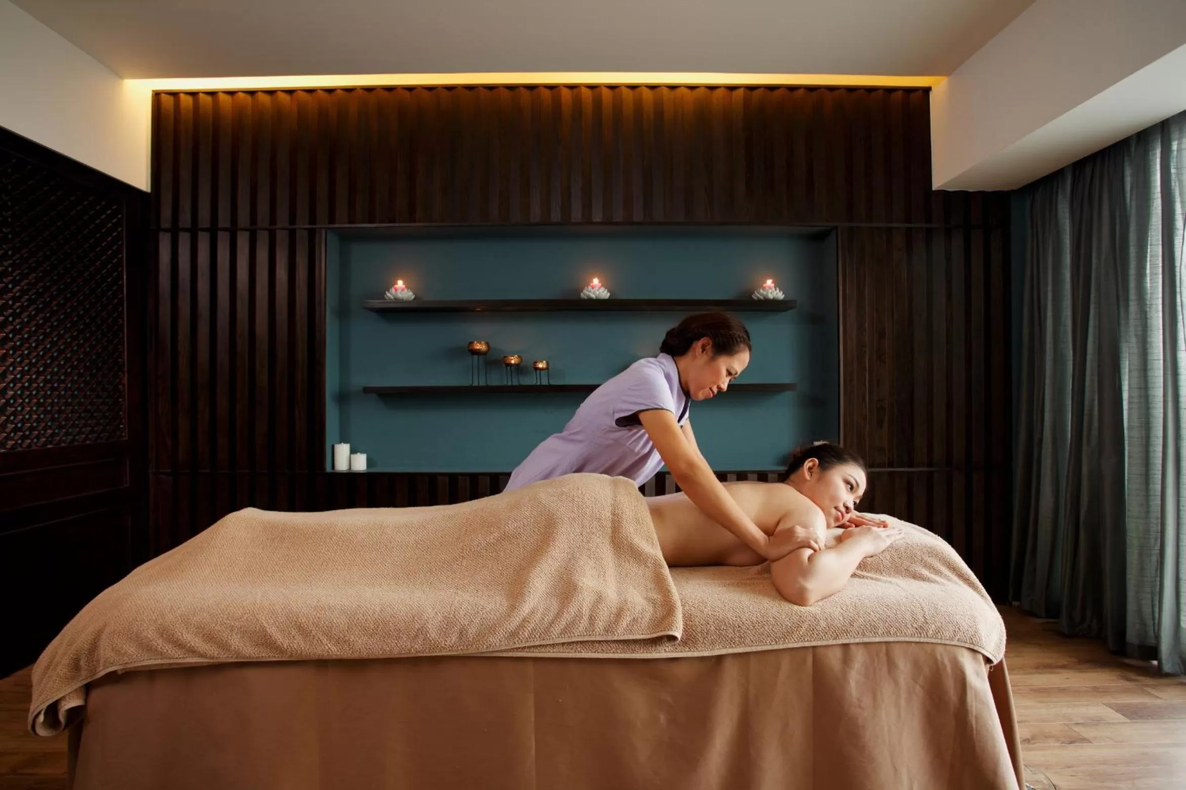 People in The Quarter Hualamphong by UHG