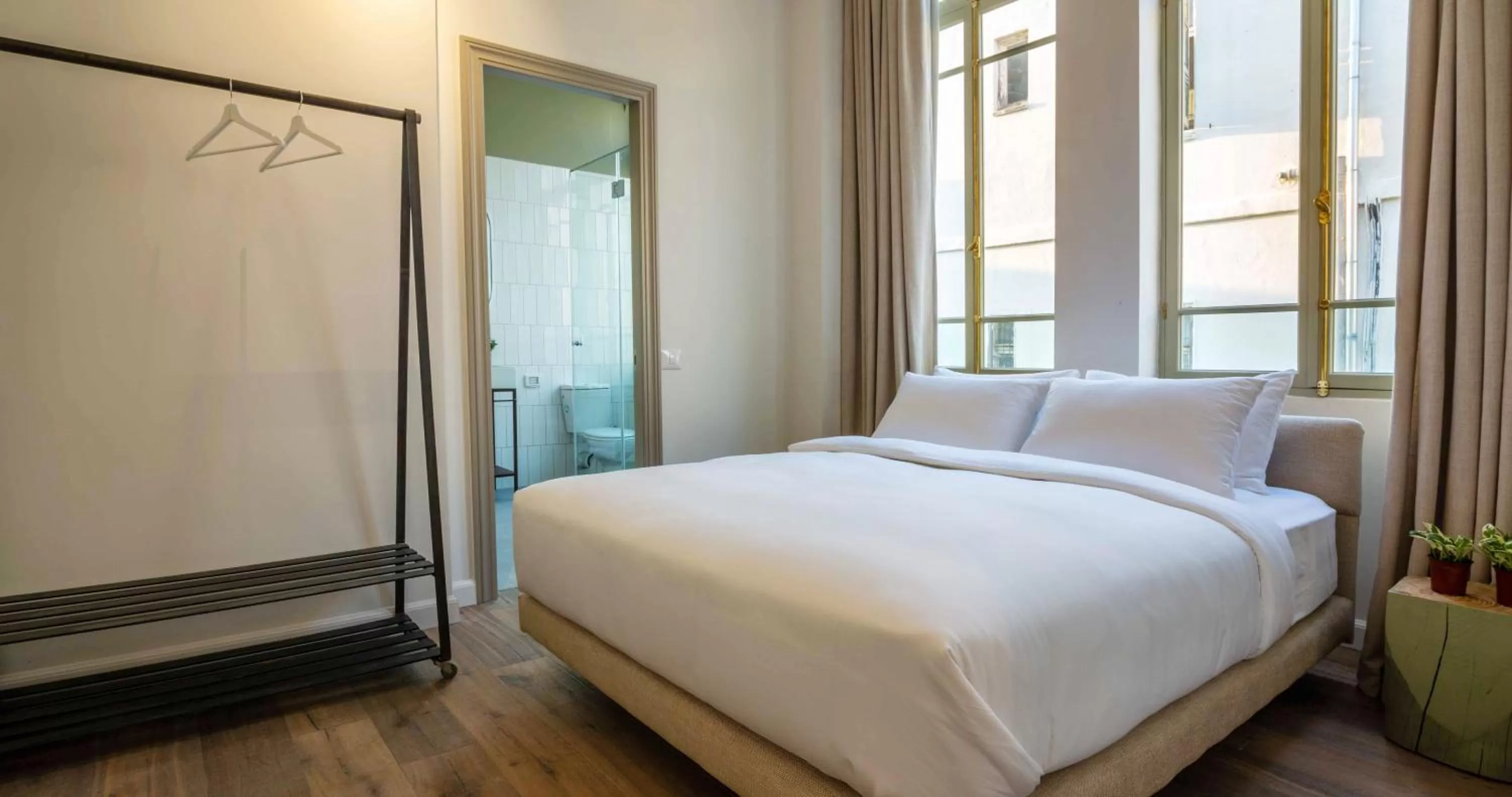 Superior Queen Room in Ruby