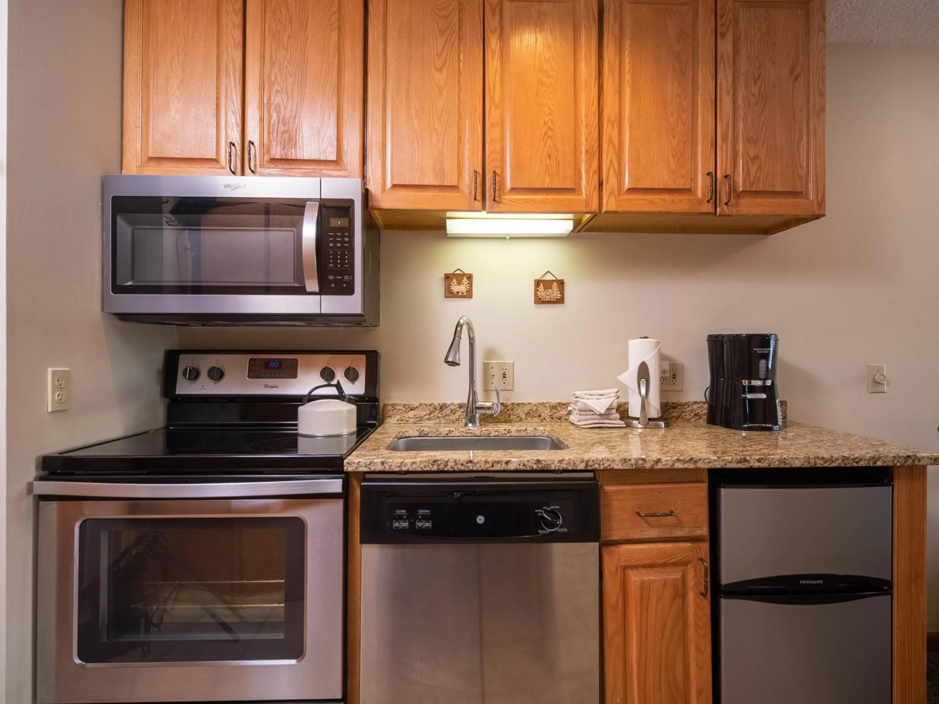 Coffee/tea facilities in Caribou Highlands Lodge