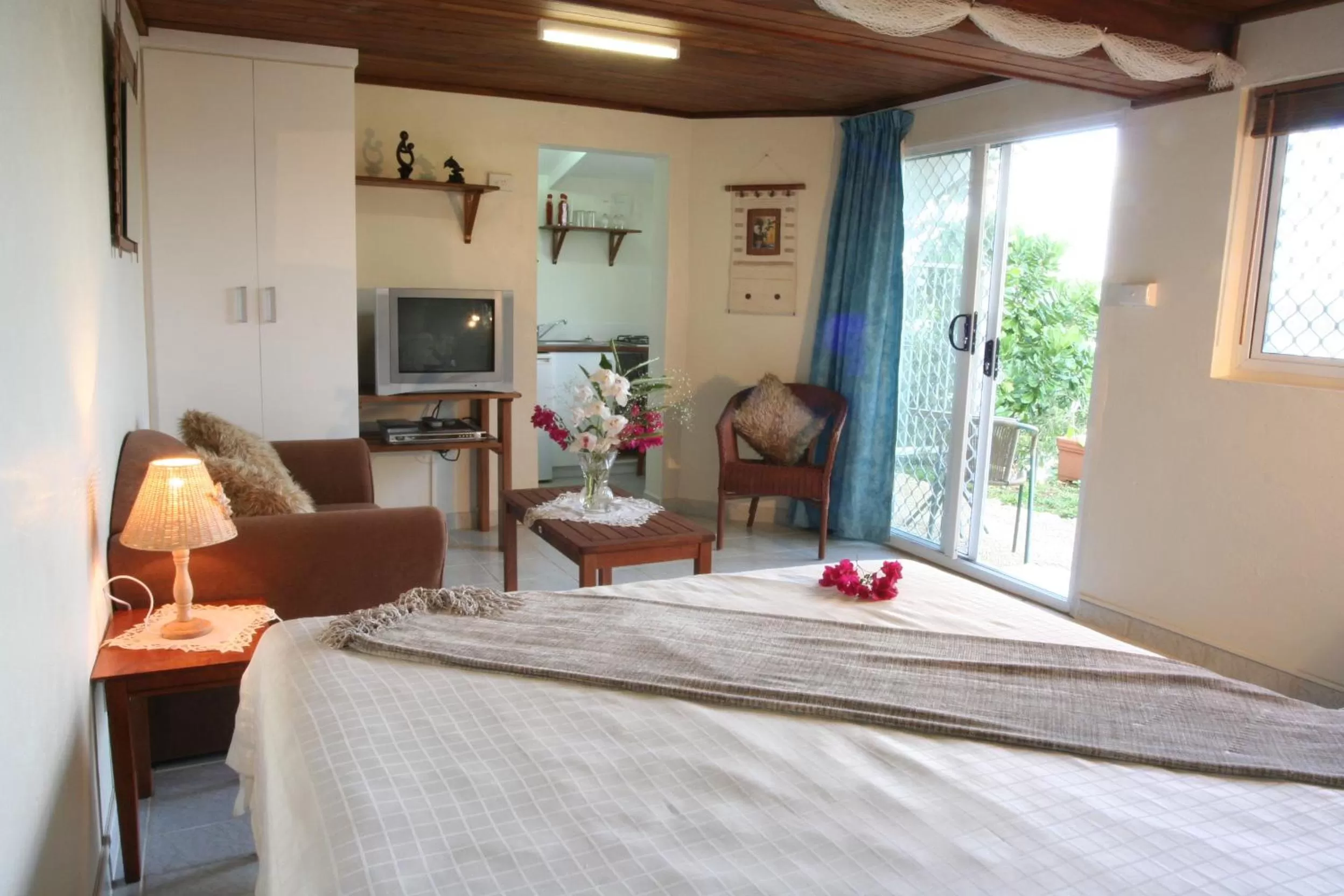 Patio, Bed in Seachange Lodge