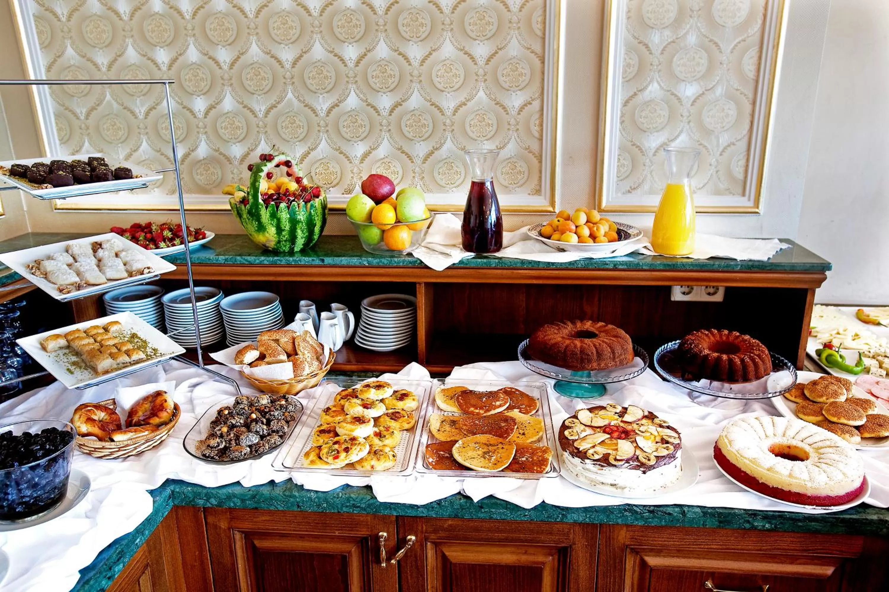 Restaurant/places to eat in Hotel Sumengen