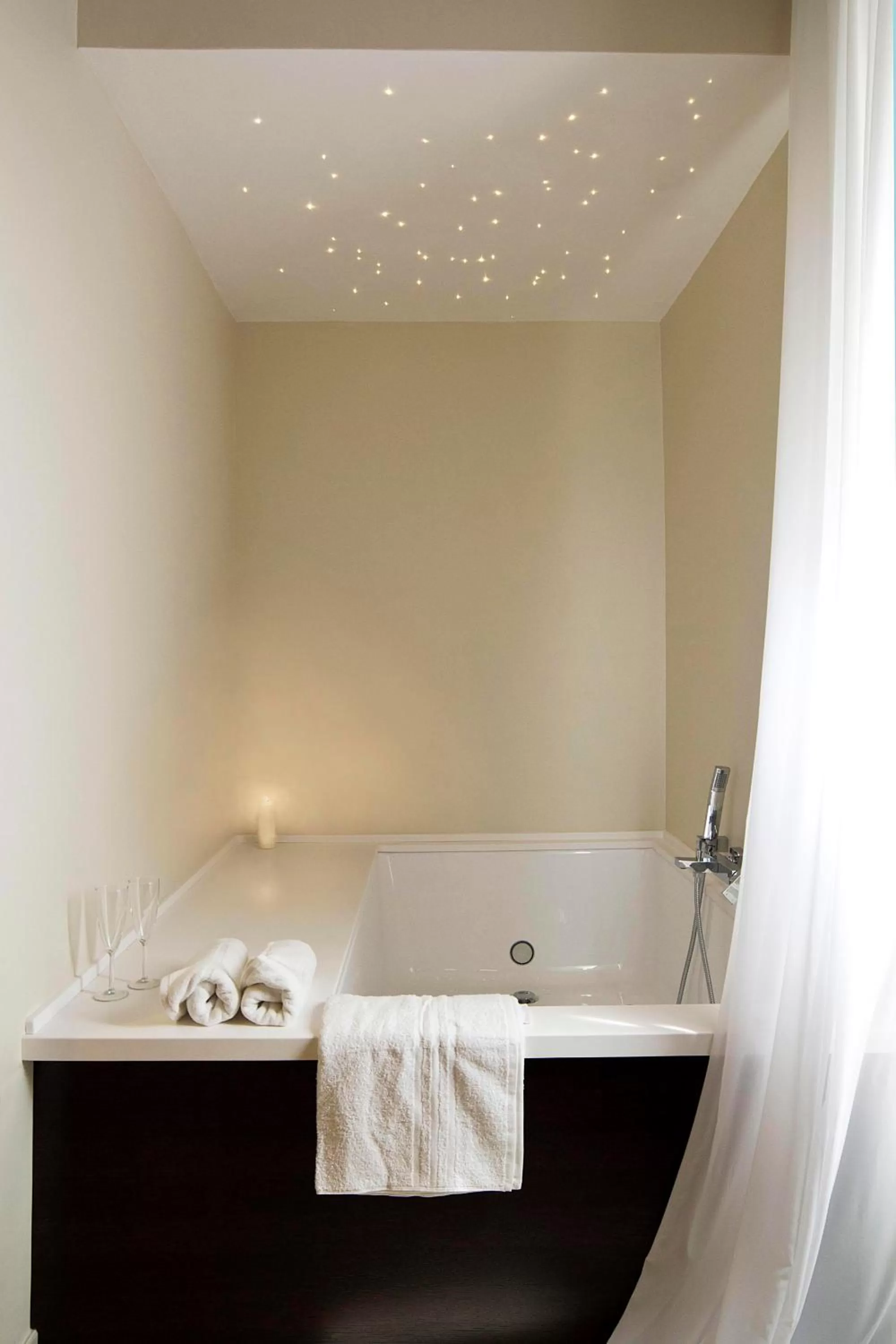 Hot Tub in Roman Holidays Boutique Hotel