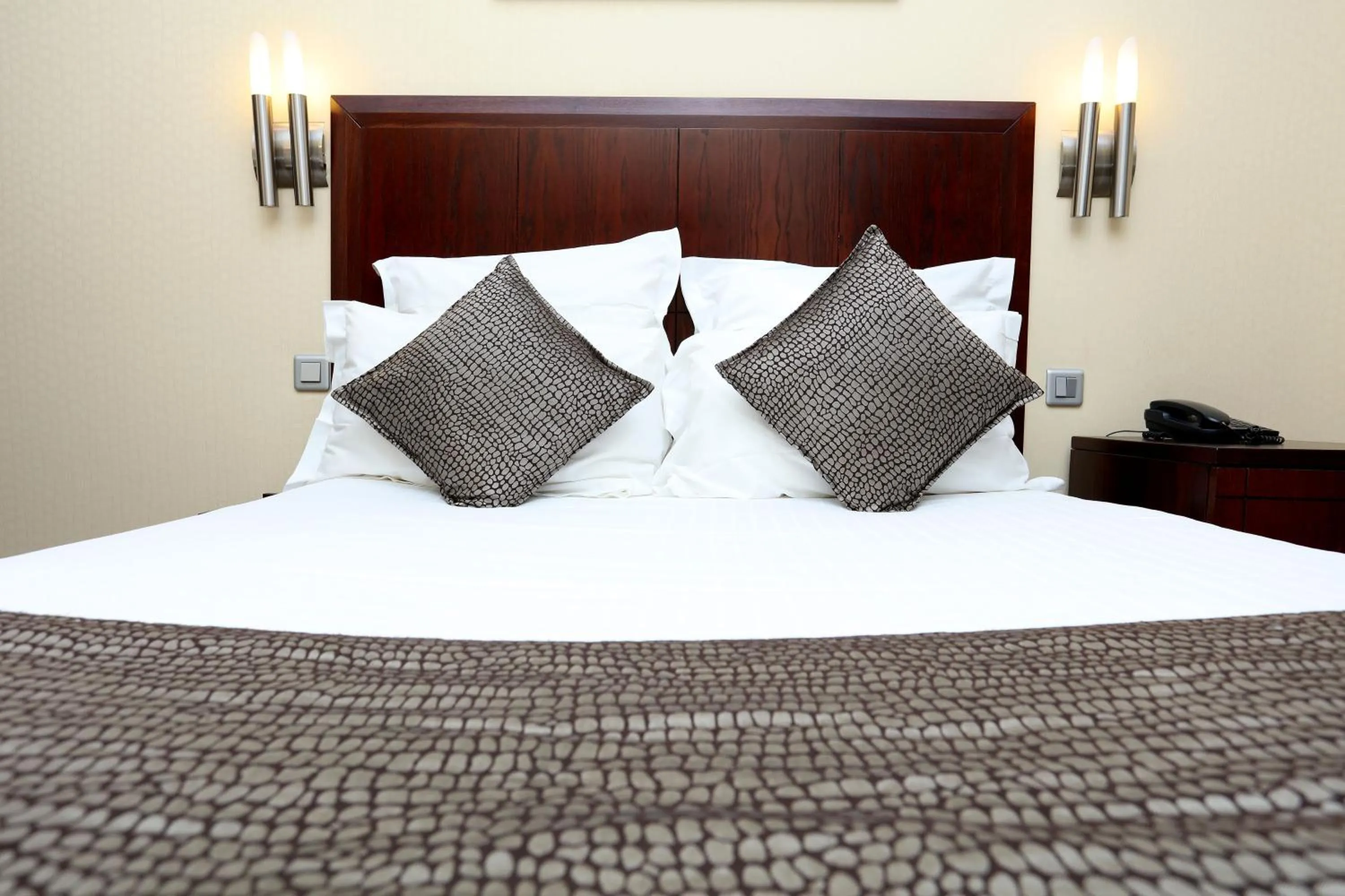 People, Bed in Grand Hotel Francais