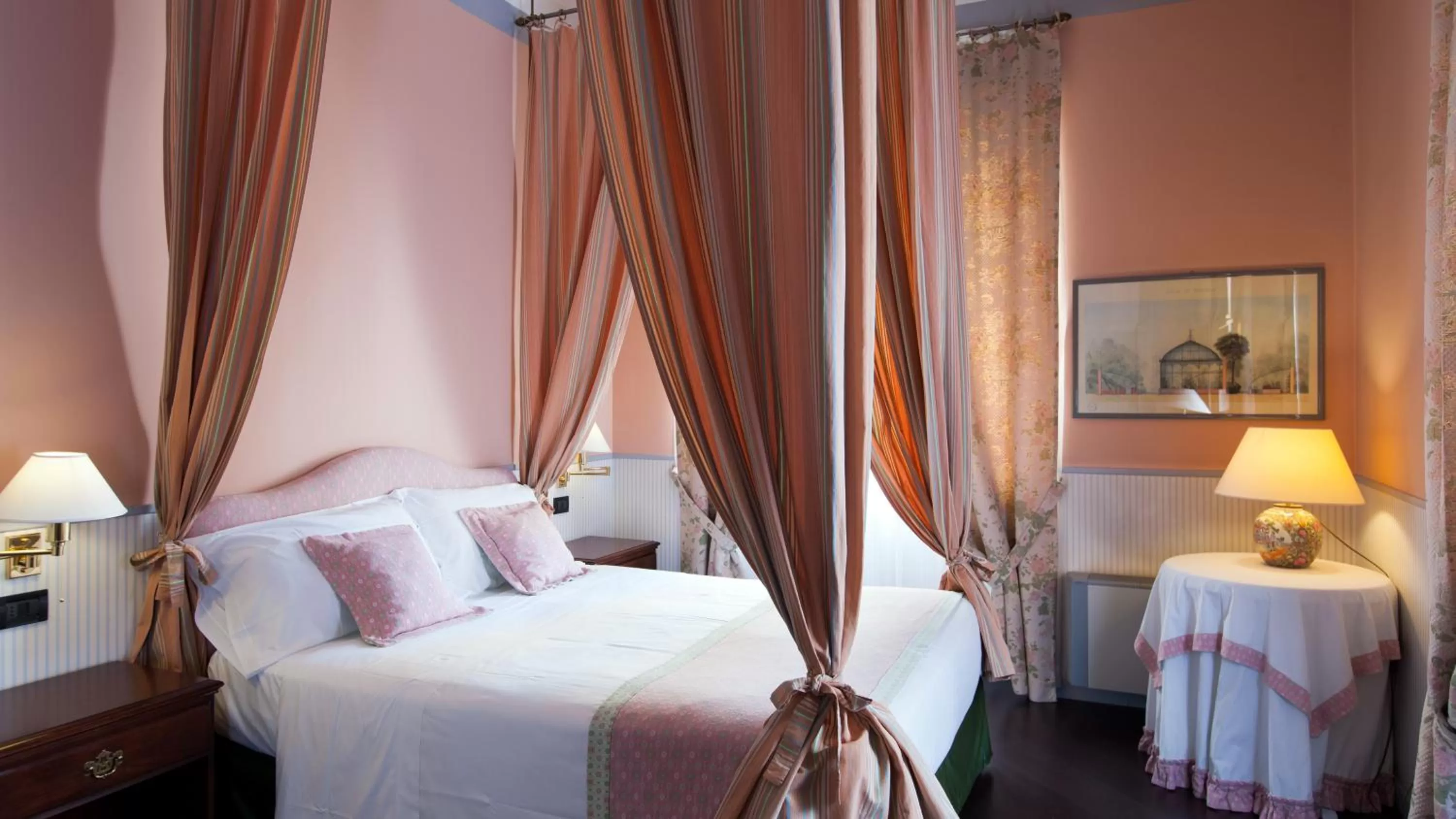 Photo of the whole room, Bed in Hotel Victoria & Iside Spa