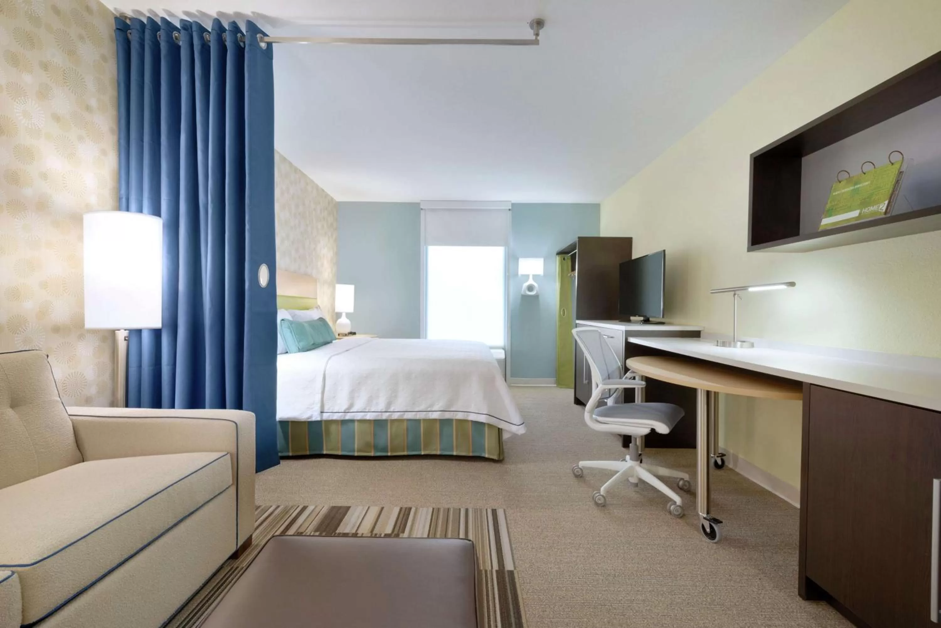 Bedroom, Bed in Home2 Suites By Hilton Prattville