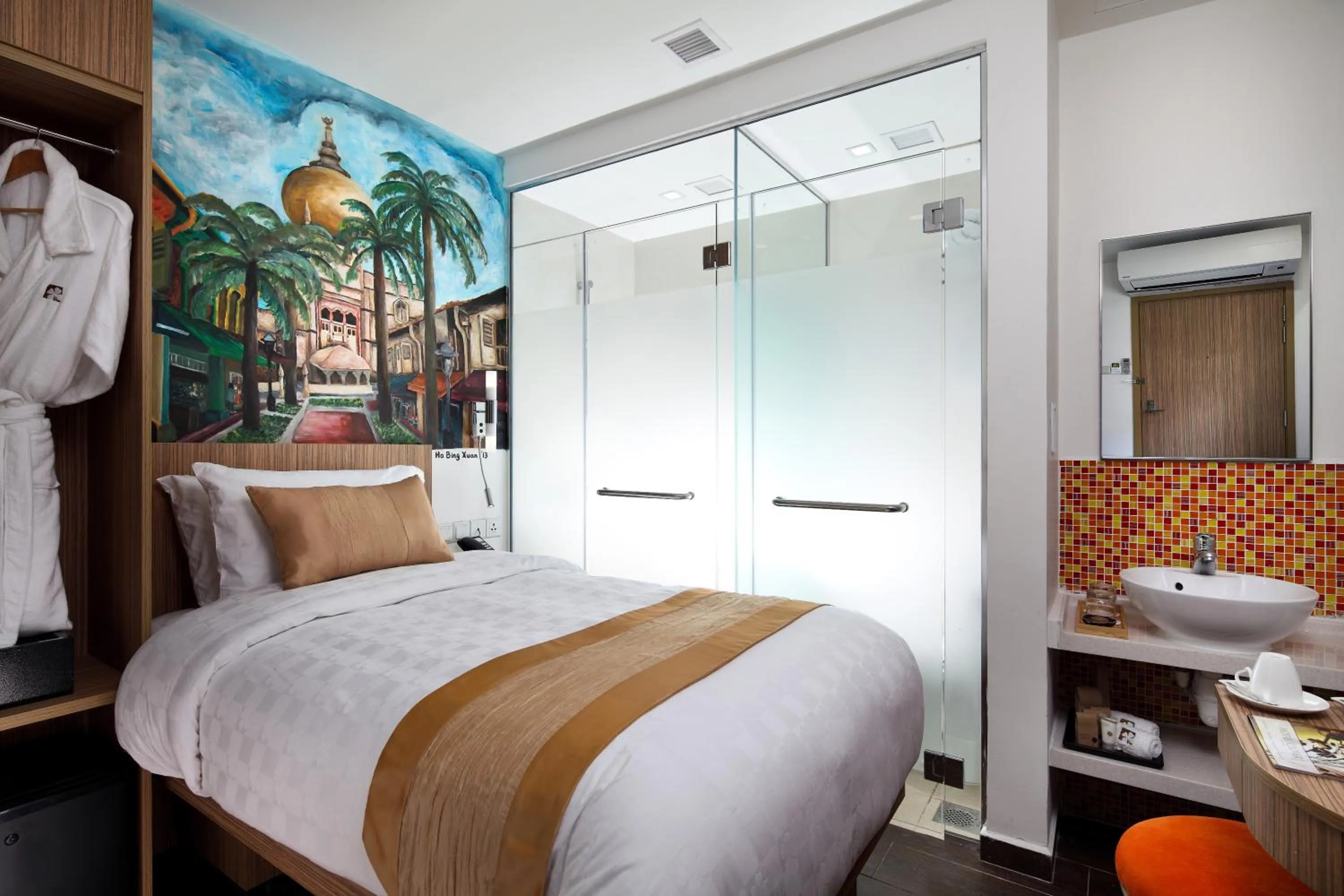 Photo of the whole room, Bed in Hotel Clover The Arts