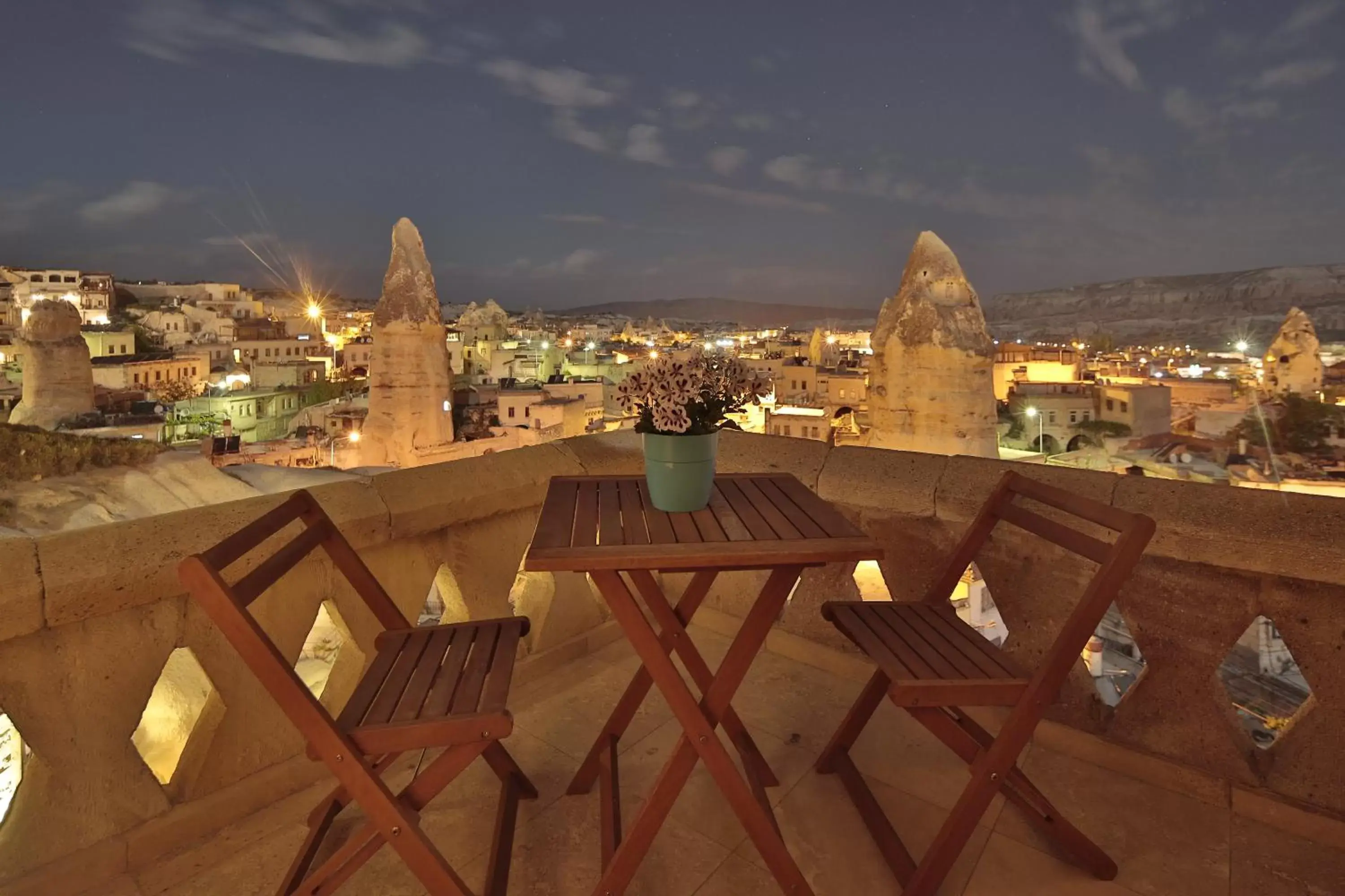 Balcony Room in Shoestring Cave House Balcony Room in Shoestring Cave House