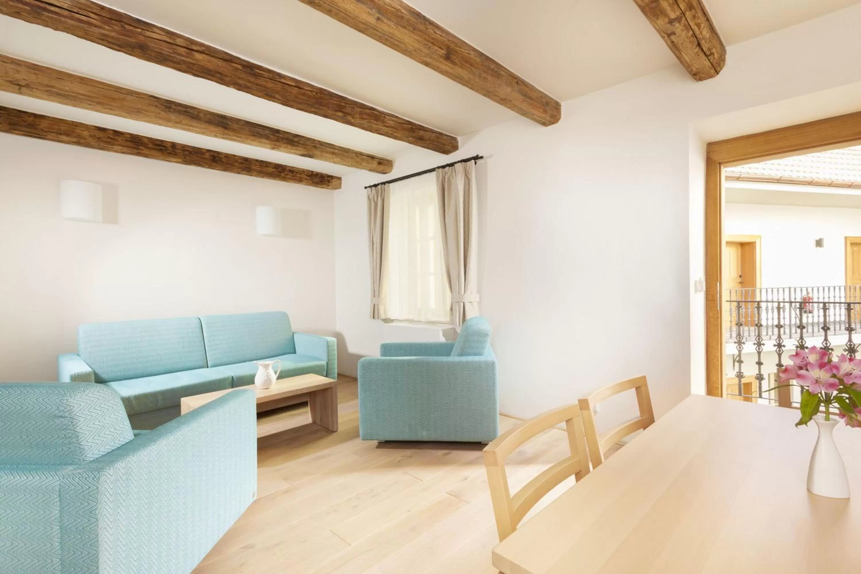 Living room in Hotel At the White Lily