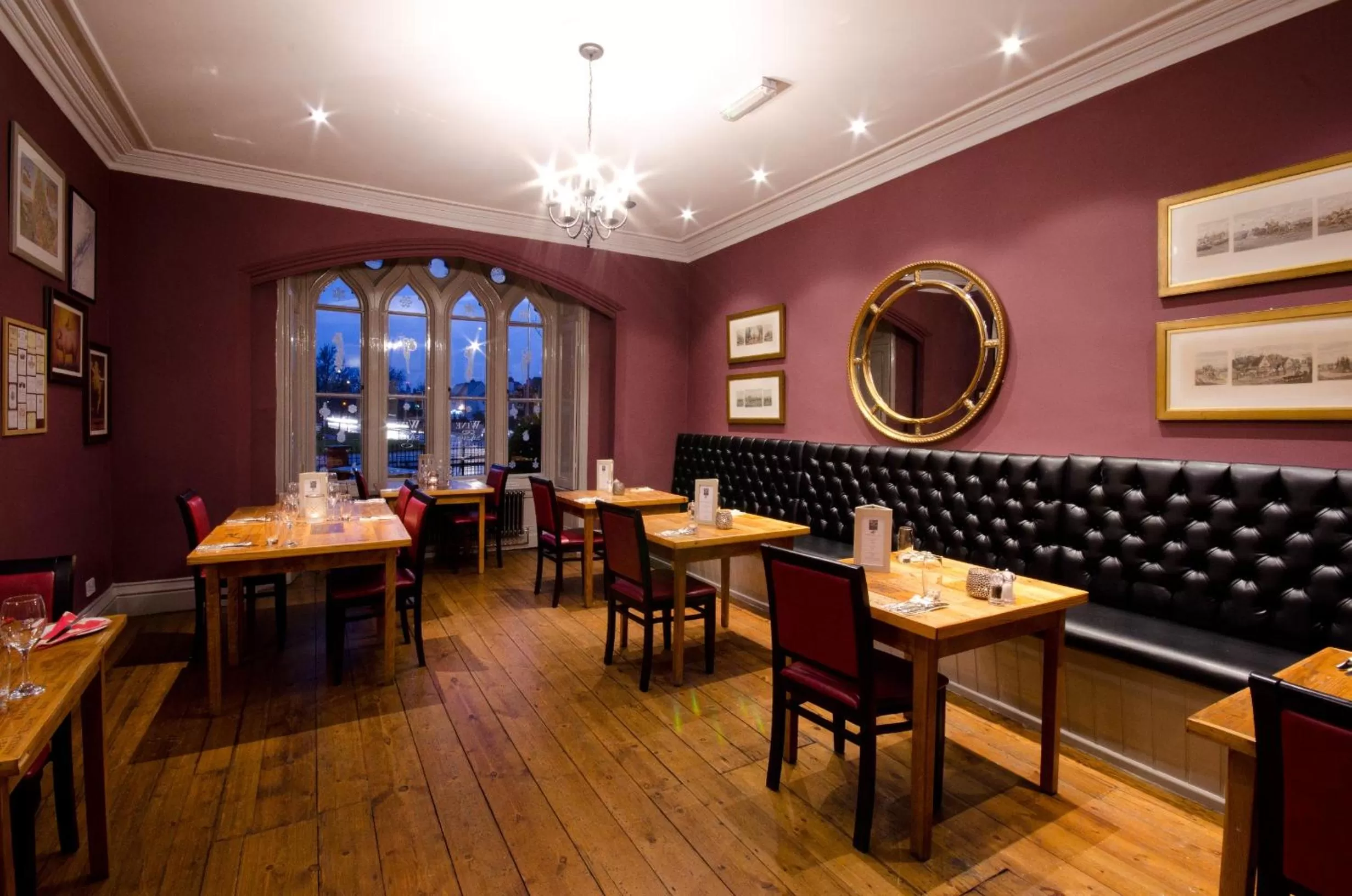 Restaurant/places to eat in The Corner House Hotel