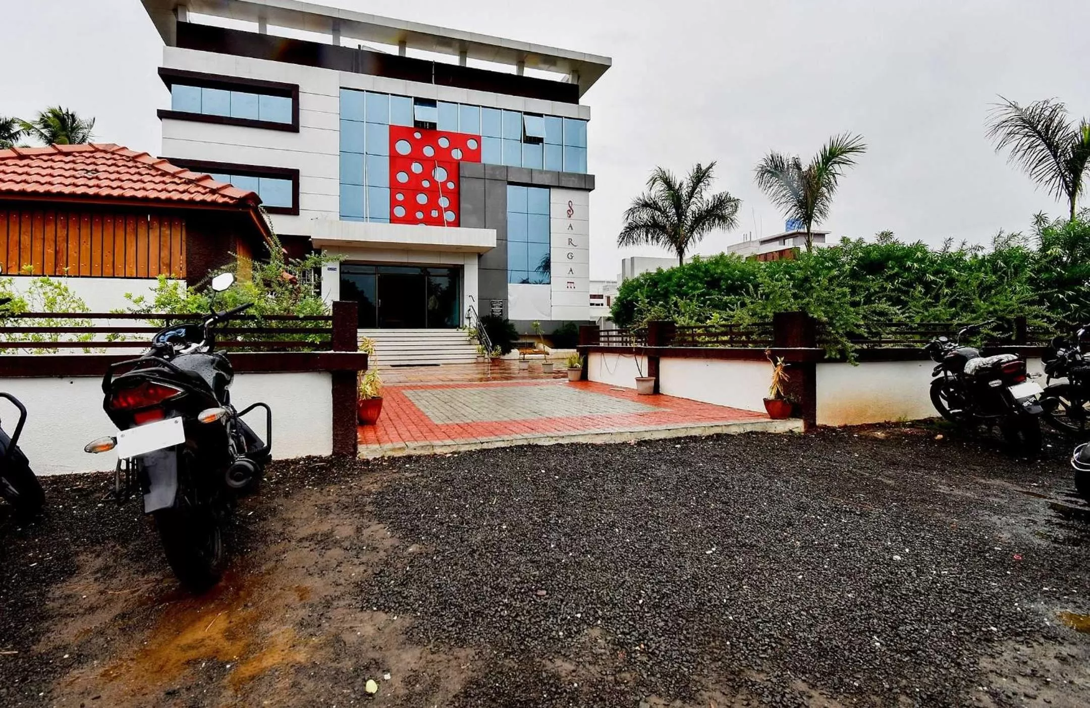 Facade/entrance, Property Building in OYO Flagship 43302 Hotel Sargam