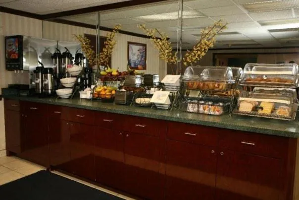 Food in Baymont by Wyndham Kalamazoo West