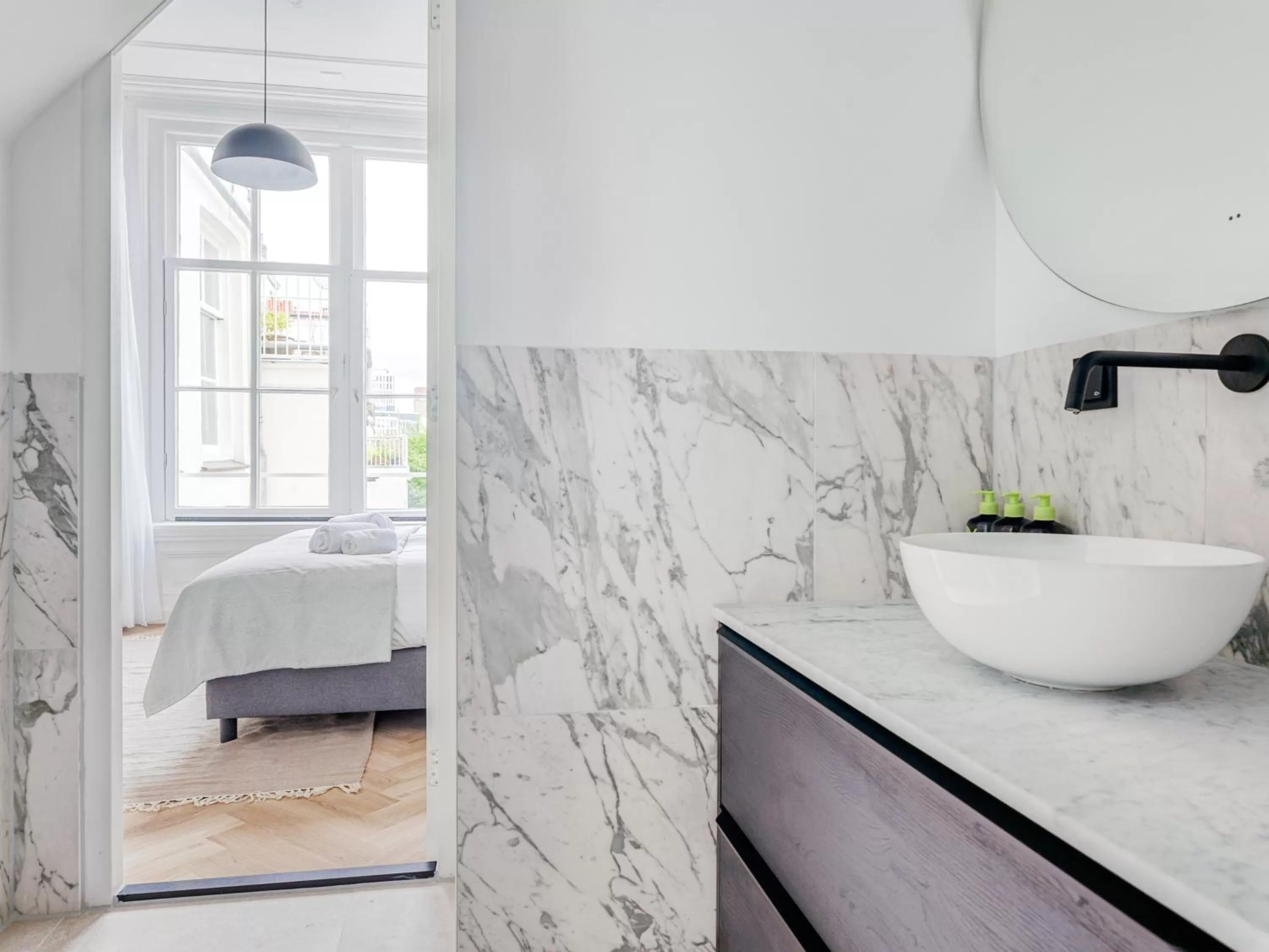 Bathroom, Bed in City Rooms Amsterdam Hemonystraat - Digital access