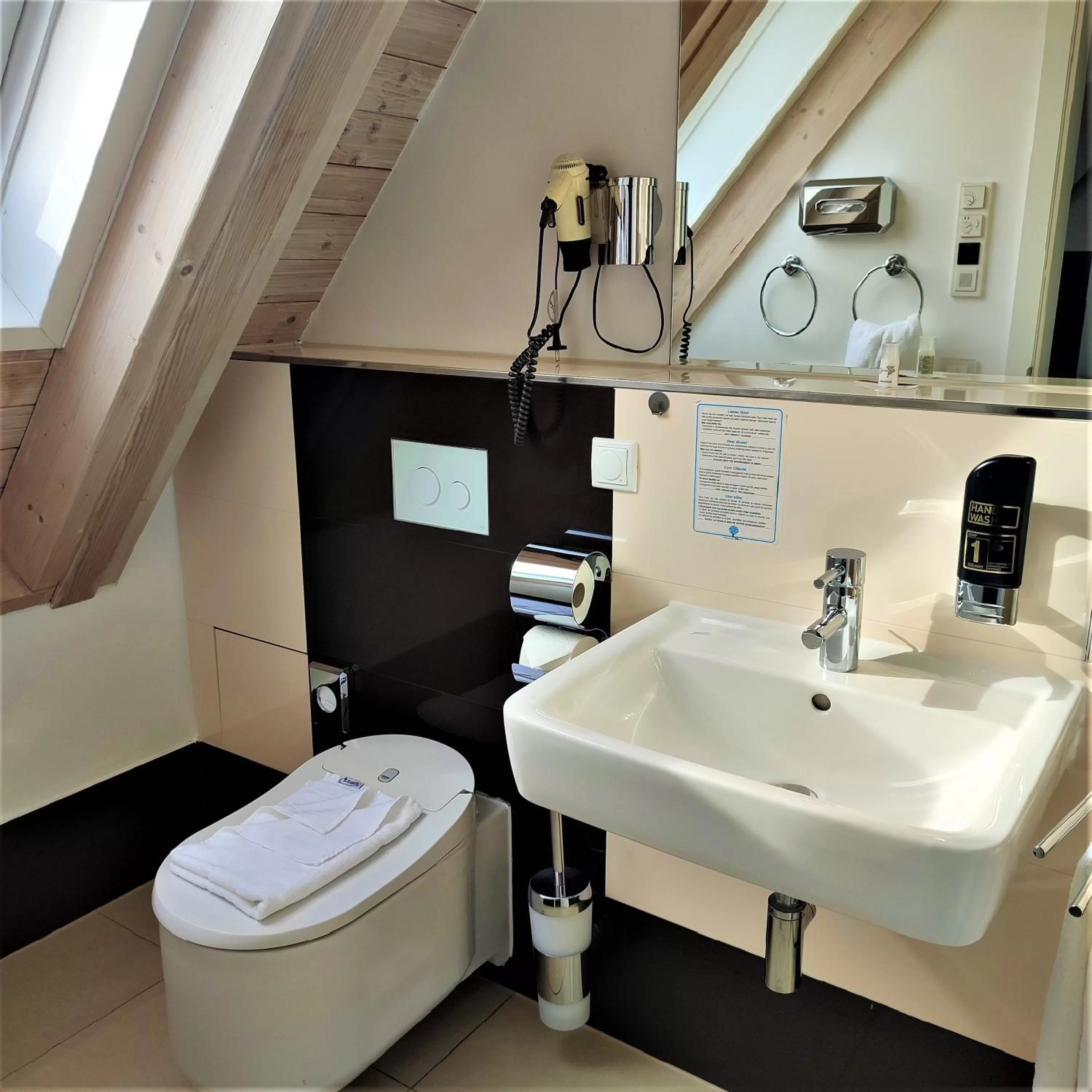 Bathroom in Strandhotel Dranske