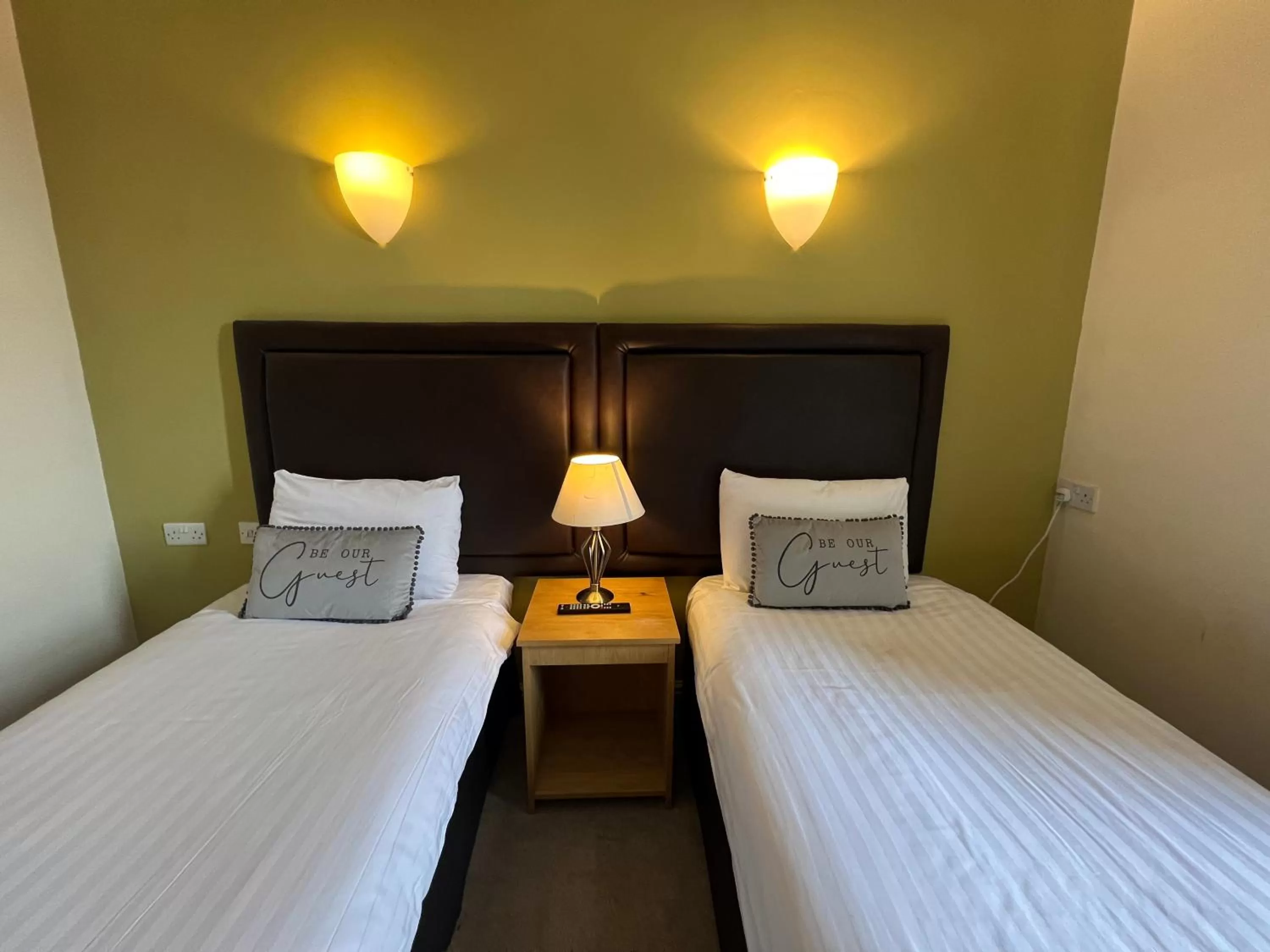 Bedroom, Bed in Heath Cottage Hotel