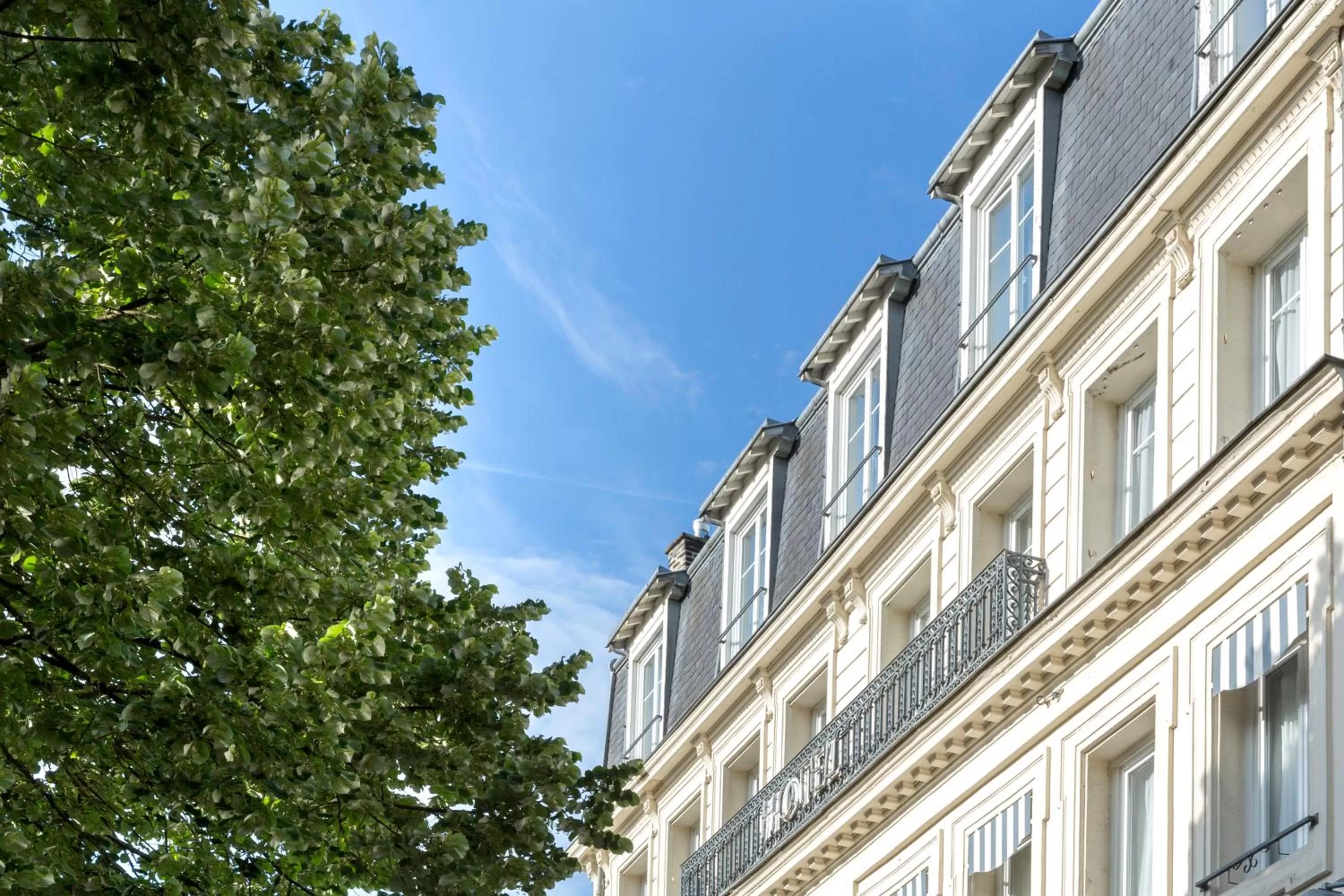 Property building in Best Western Hotel Centre Reims