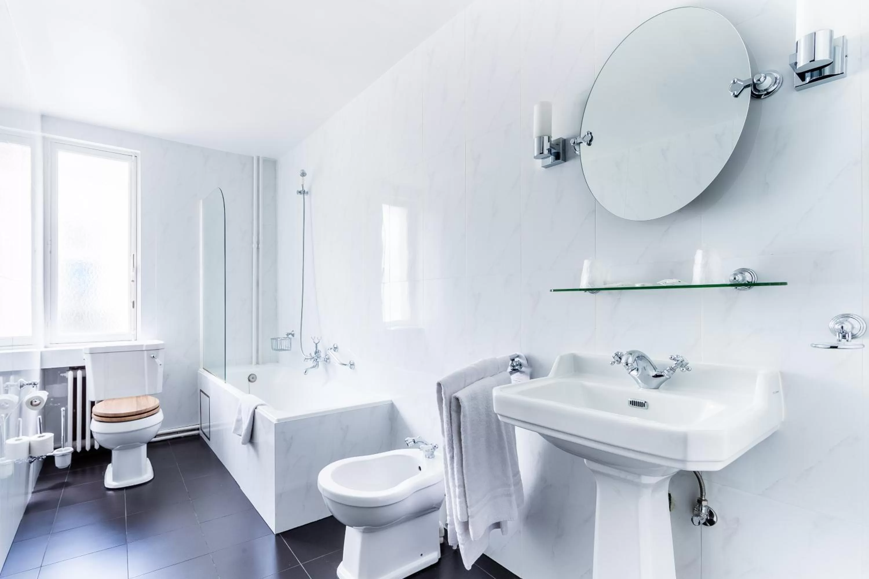 Bathroom in Hotel des Colonies Brussels by Mercure