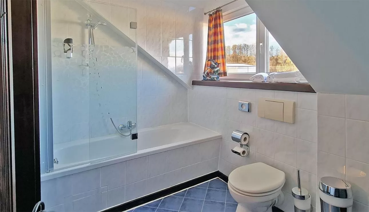 Bathroom in Donau-Hotel