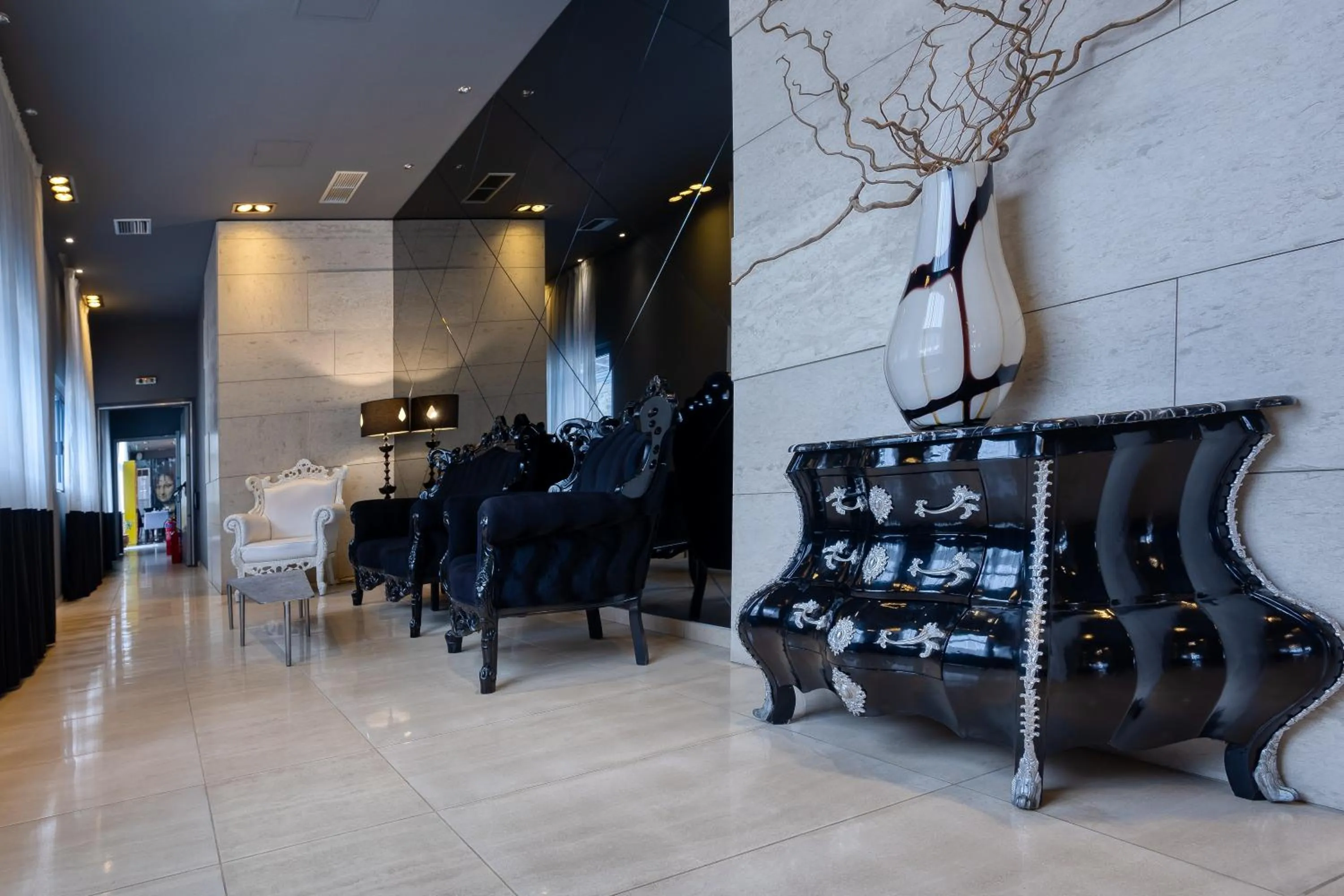 Lobby or reception in Gallery Art Hotel