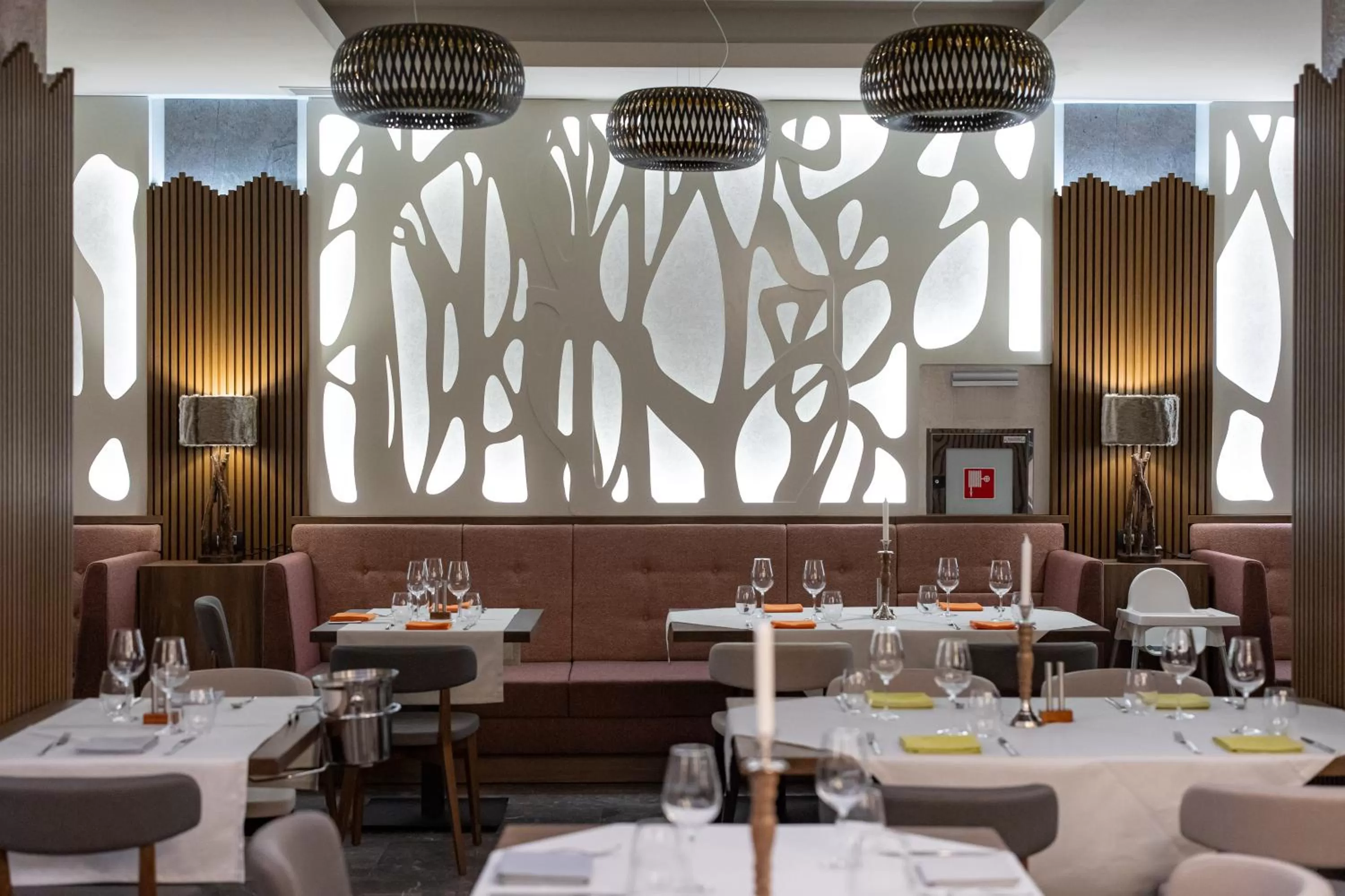 Restaurant/Places to Eat in Hotel Belmont