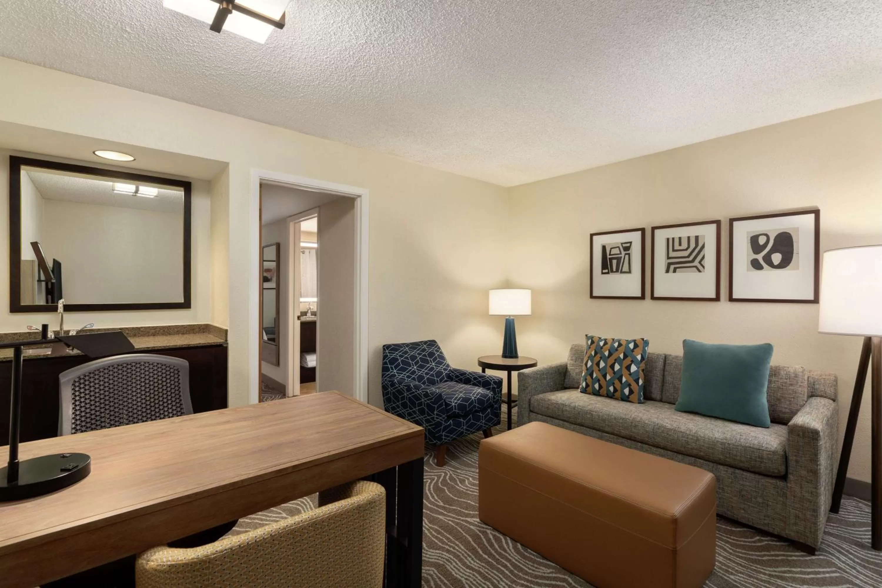 Living room in Embassy Suites by Hilton Phoenix Tempe