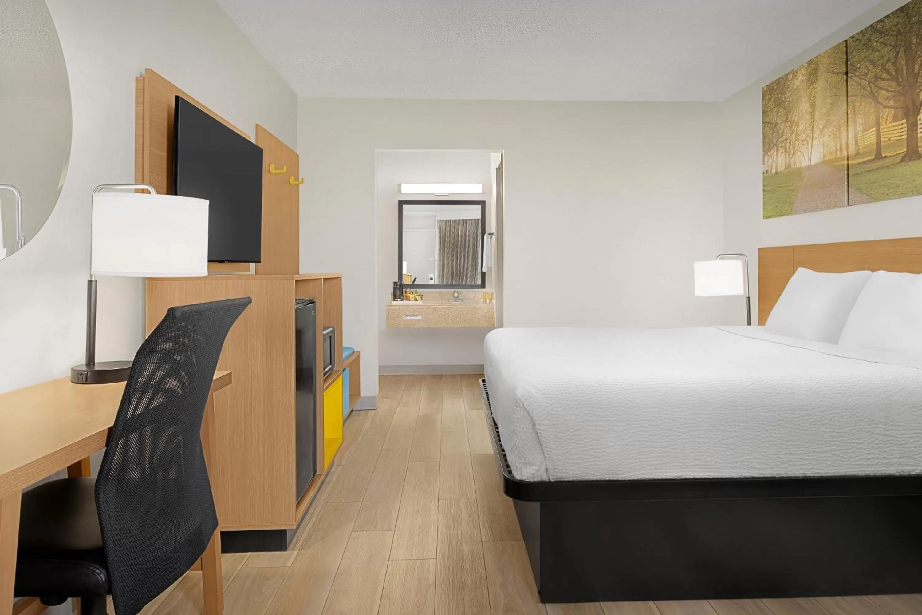 Photo of the whole room, Bed in Days Inn by Wyndham Lake City I-75