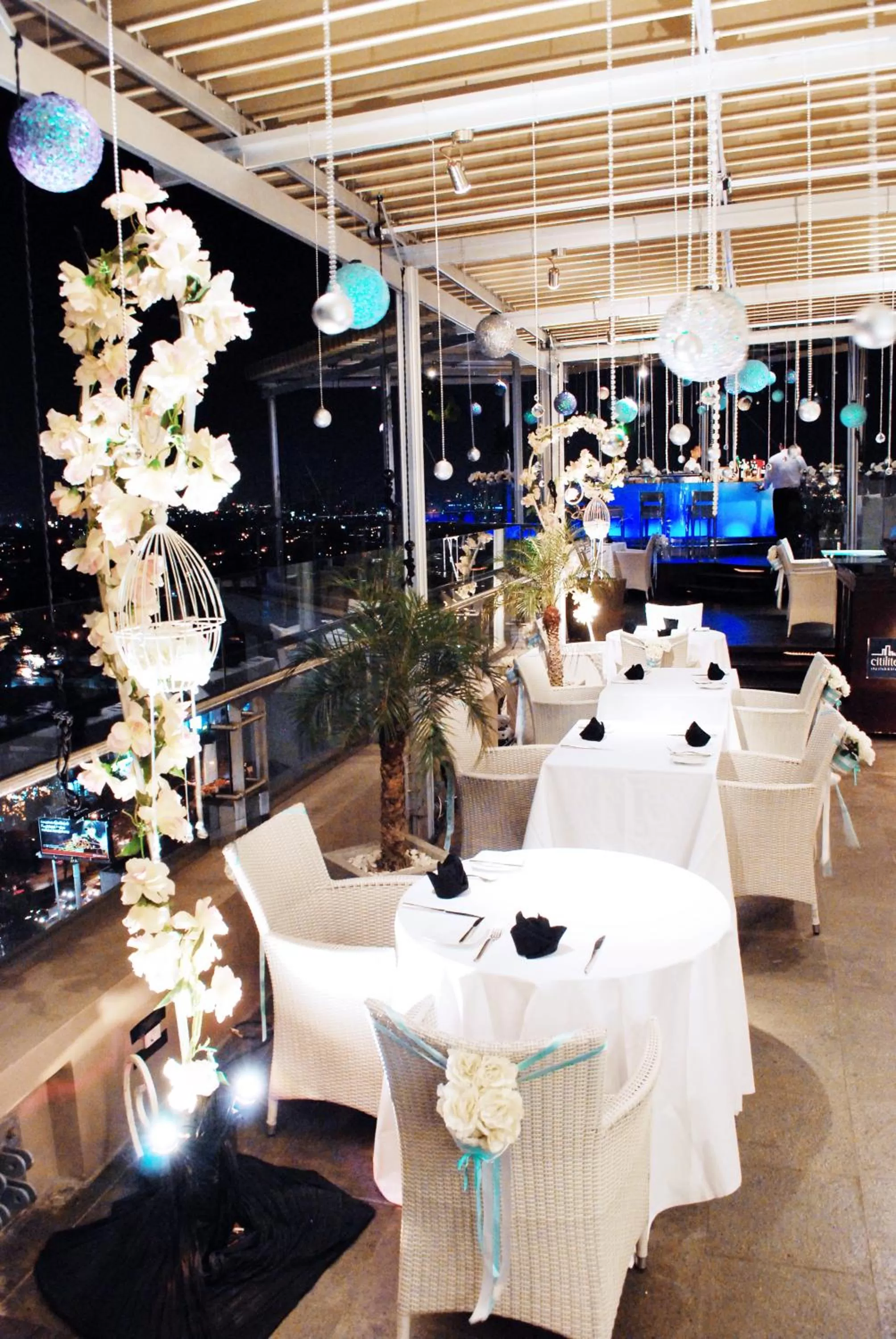 Restaurant/places to eat in Java Paragon Hotel & Residences