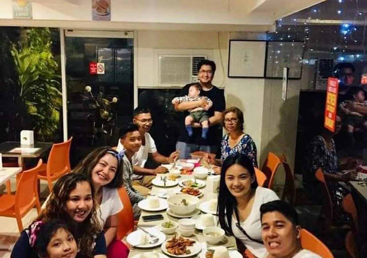 Restaurant/places to eat in Stone House Hotel Pasay