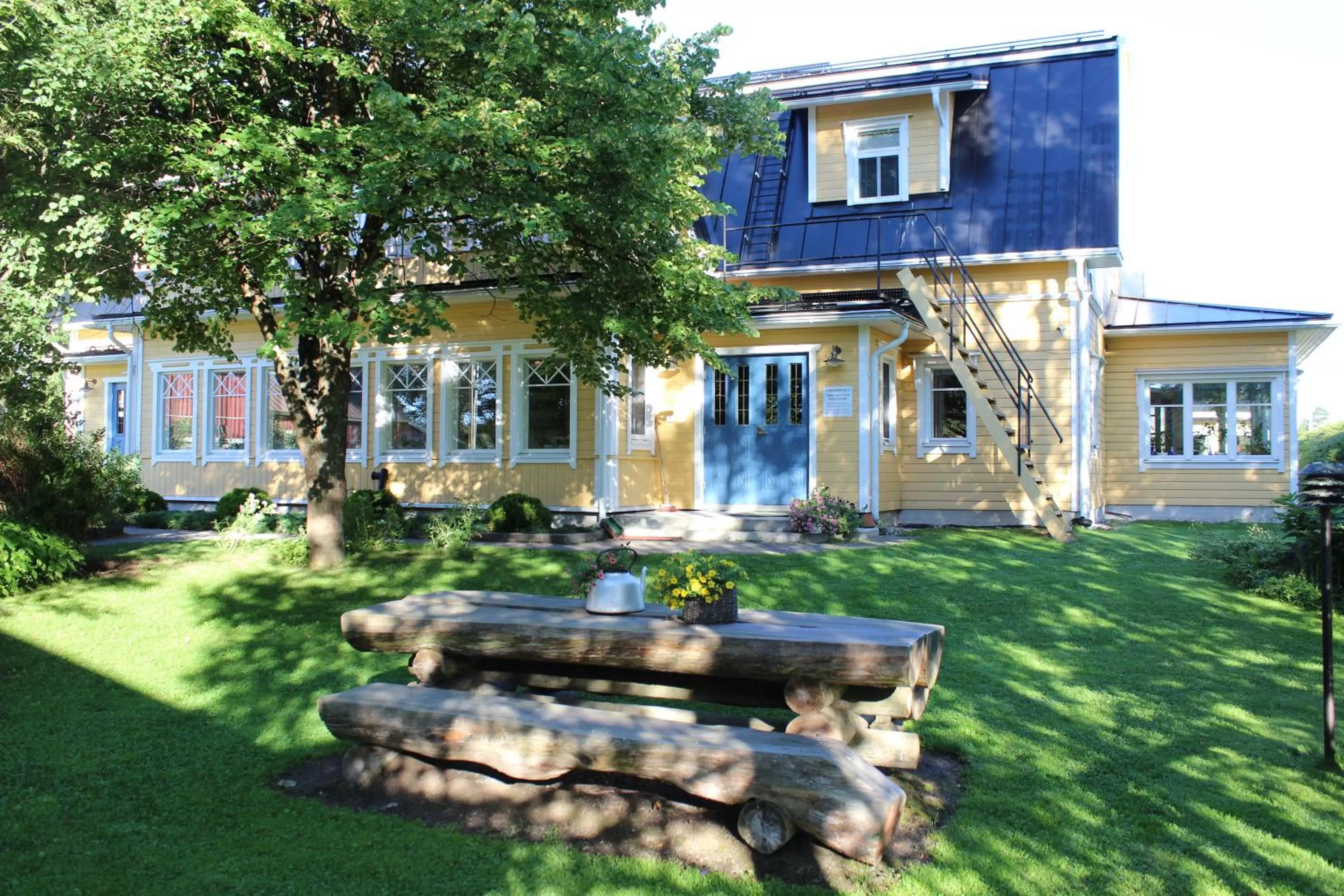 Patio in B&B Lomamokkila