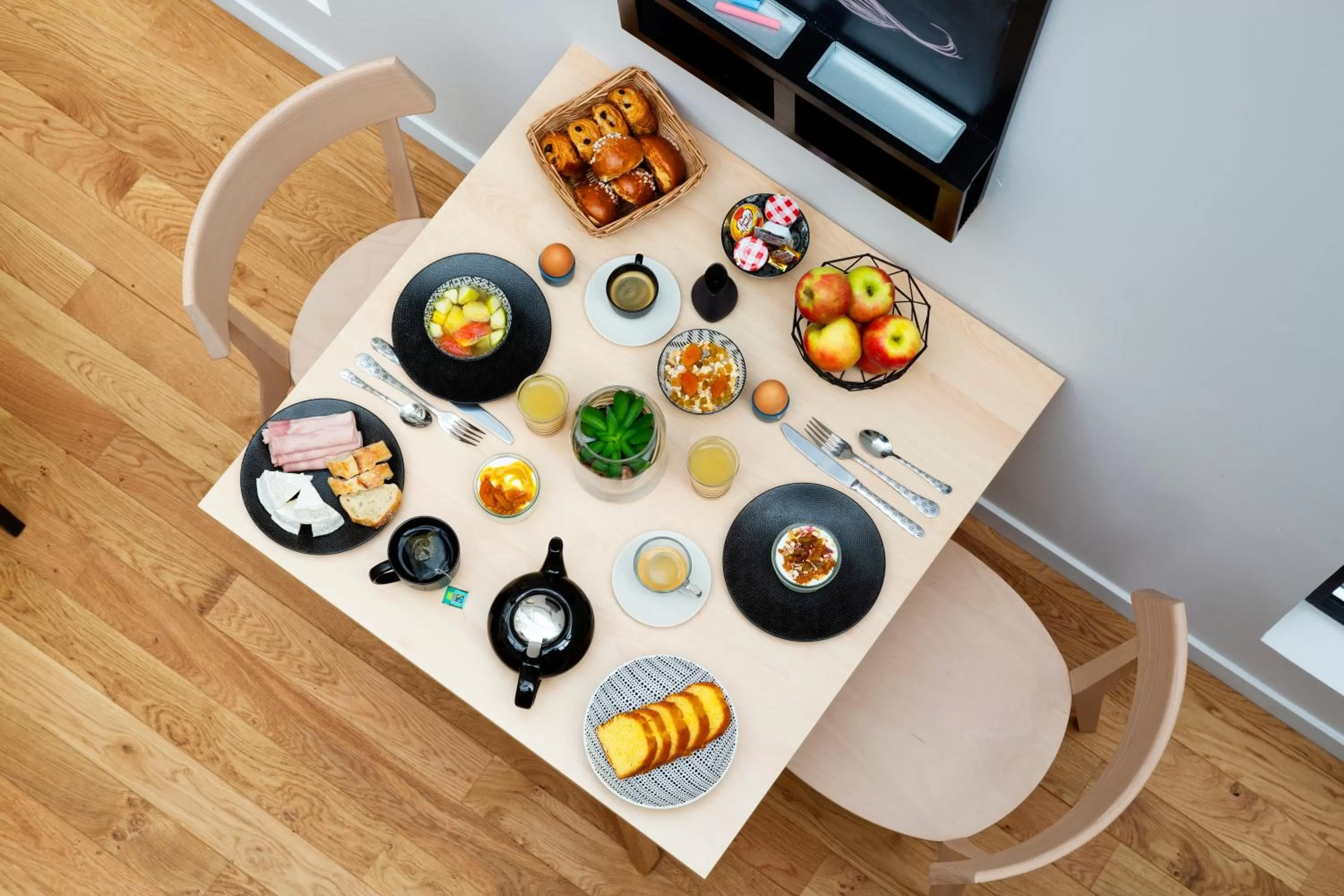 Buffet breakfast in Hotel Bootcamp