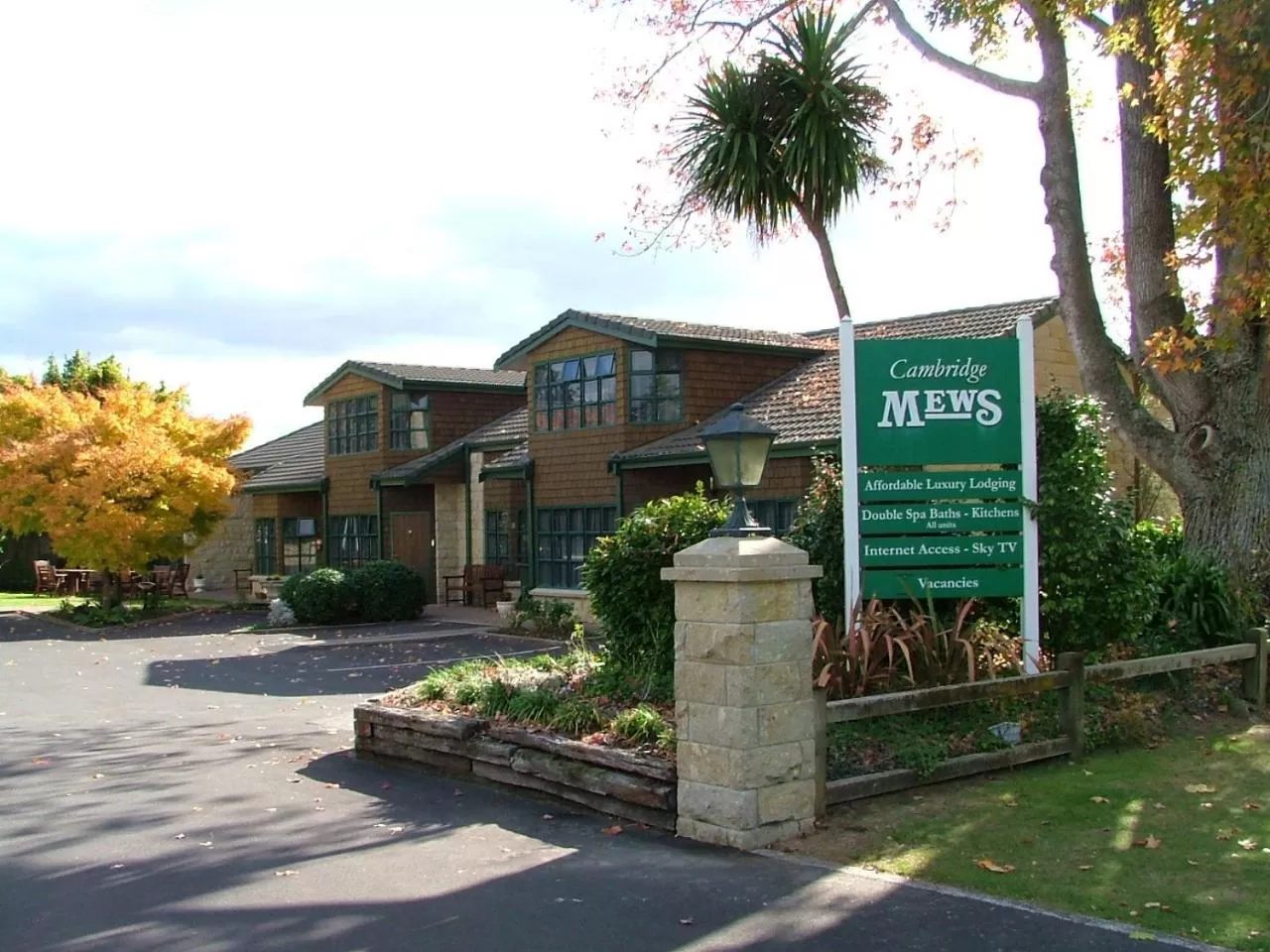 Property building in Cambridge Mews Motel