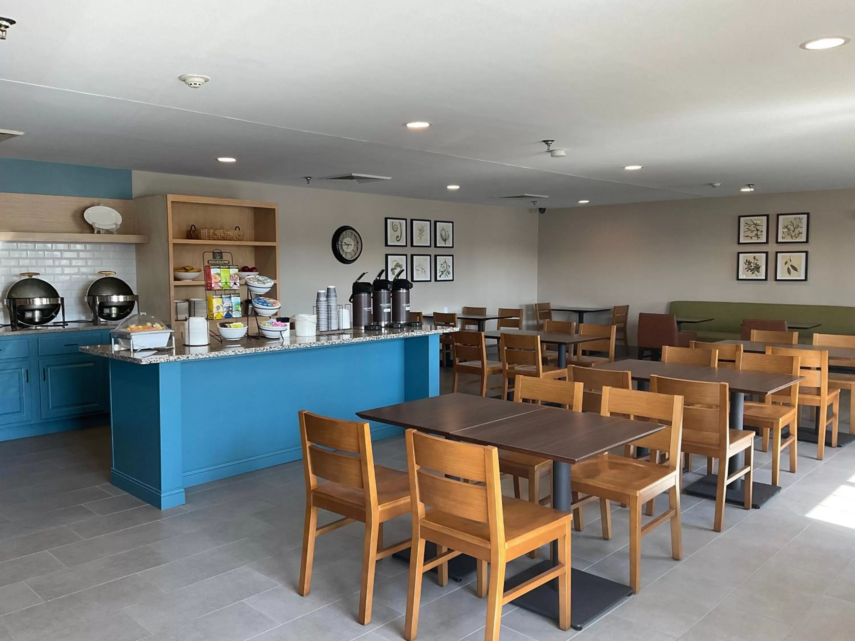 Breakfast in Country Inn & Suites by Radisson, Marion, IL