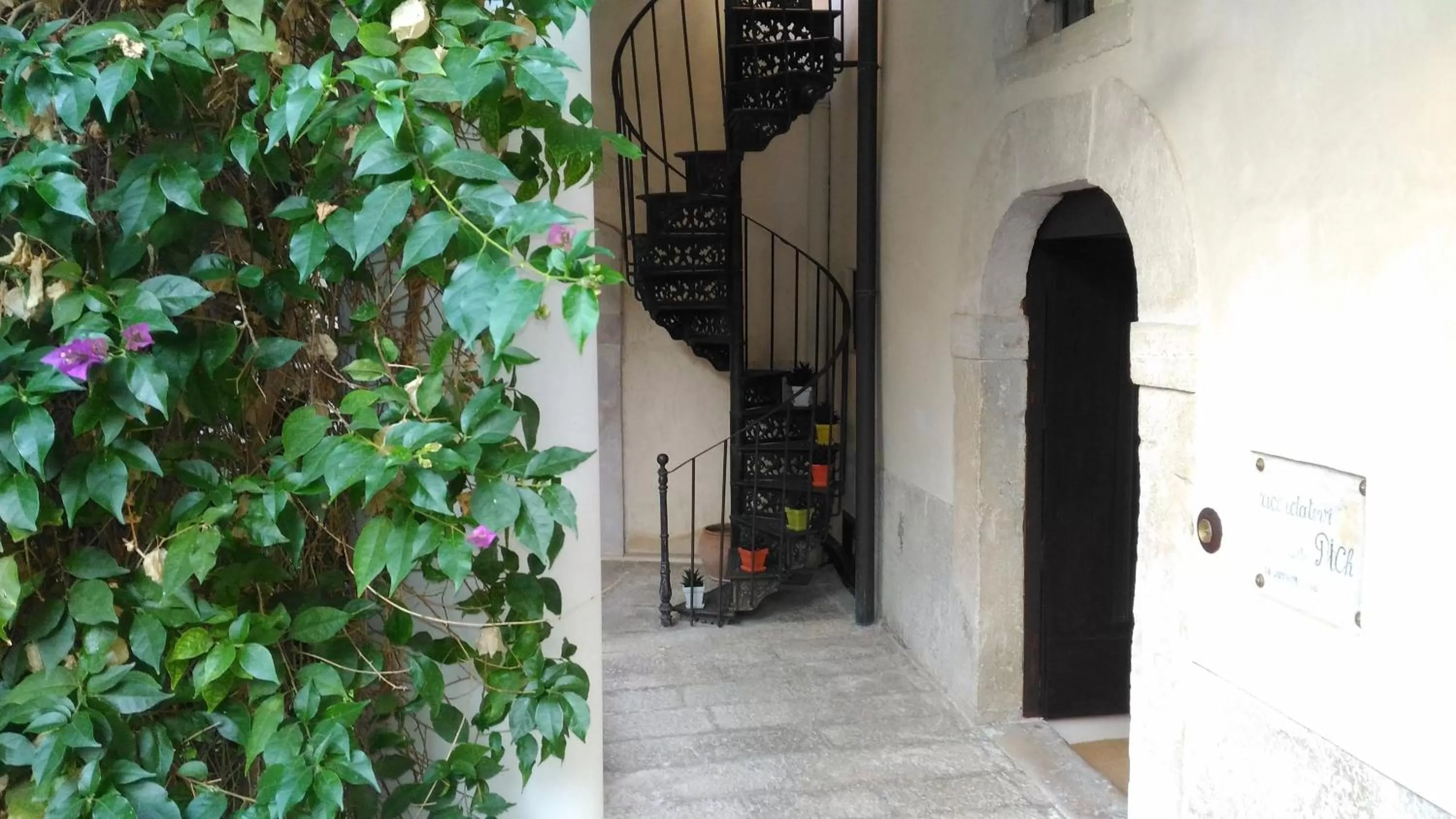 Facade/entrance in Palazzo Rossi suite