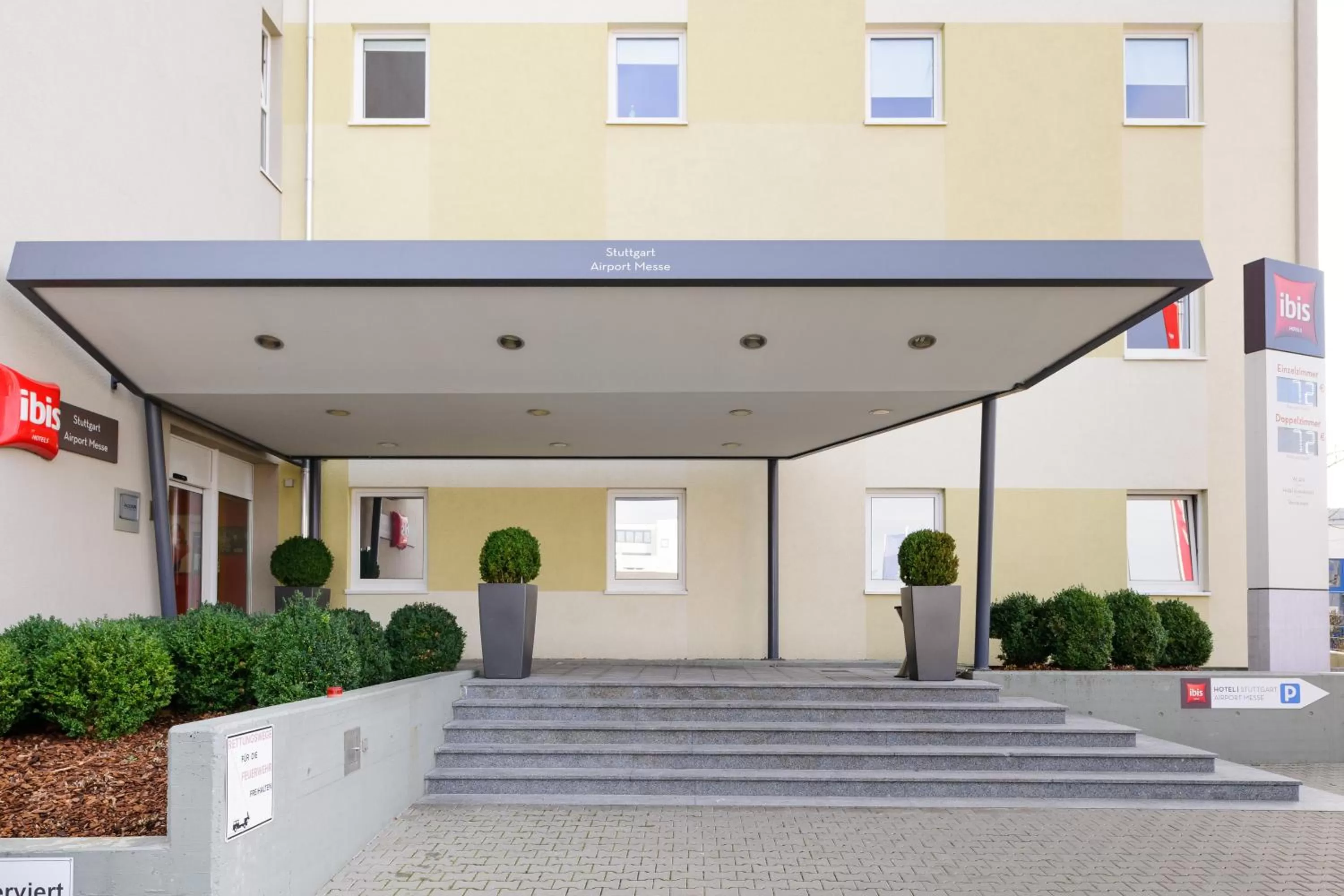 Facade/entrance in ibis Stuttgart Airport Messe