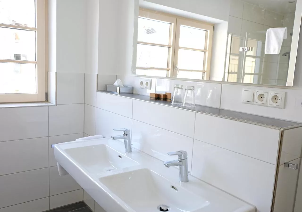 Bathroom in Hotel Bayerischer Hof