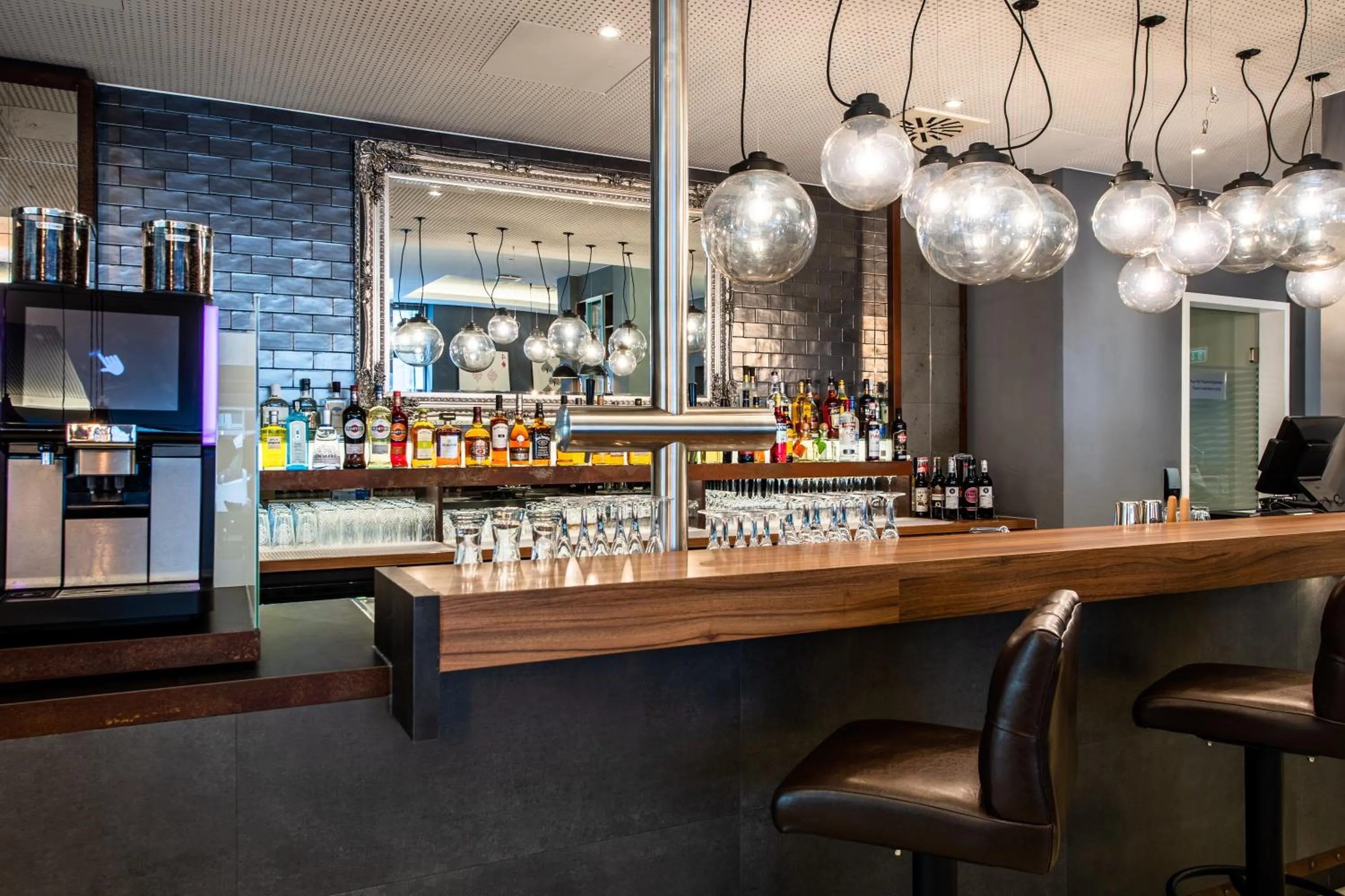 Lounge or bar, Lounge/Bar in Holiday Inn Express Frankfurt City Hauptbahnhof