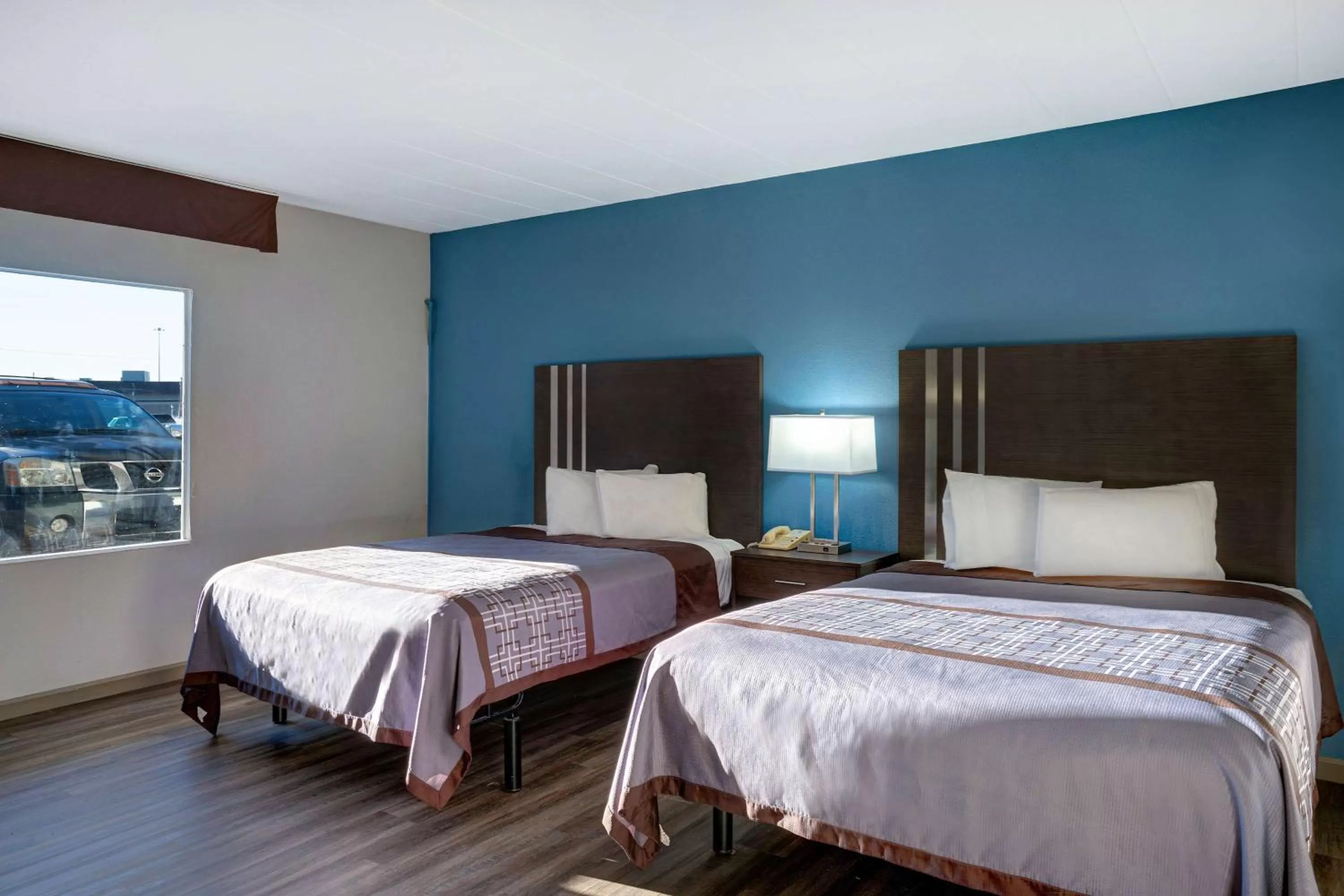 Photo of the whole room, Bed in Motel 6 Burlington