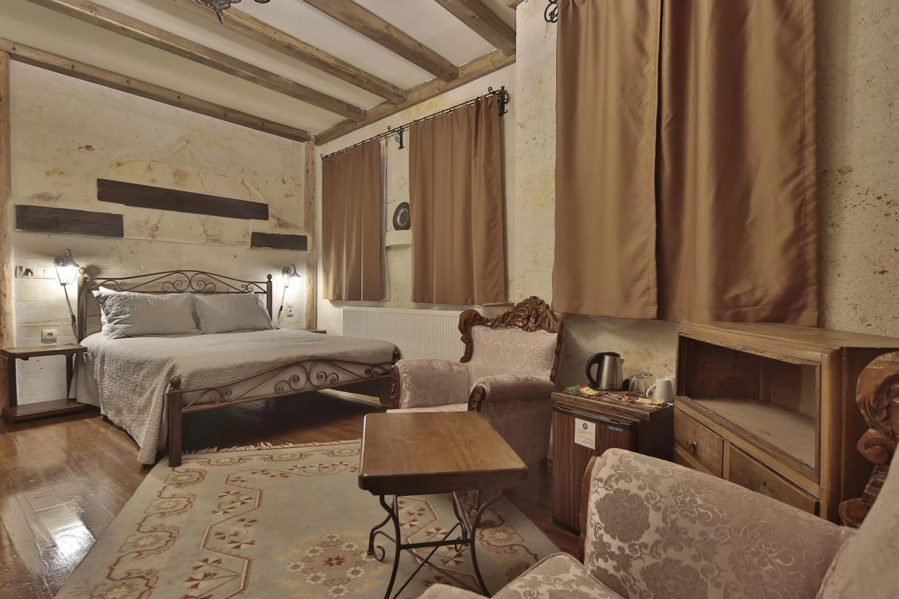 Property building, Bed in Vista Cave Hotel