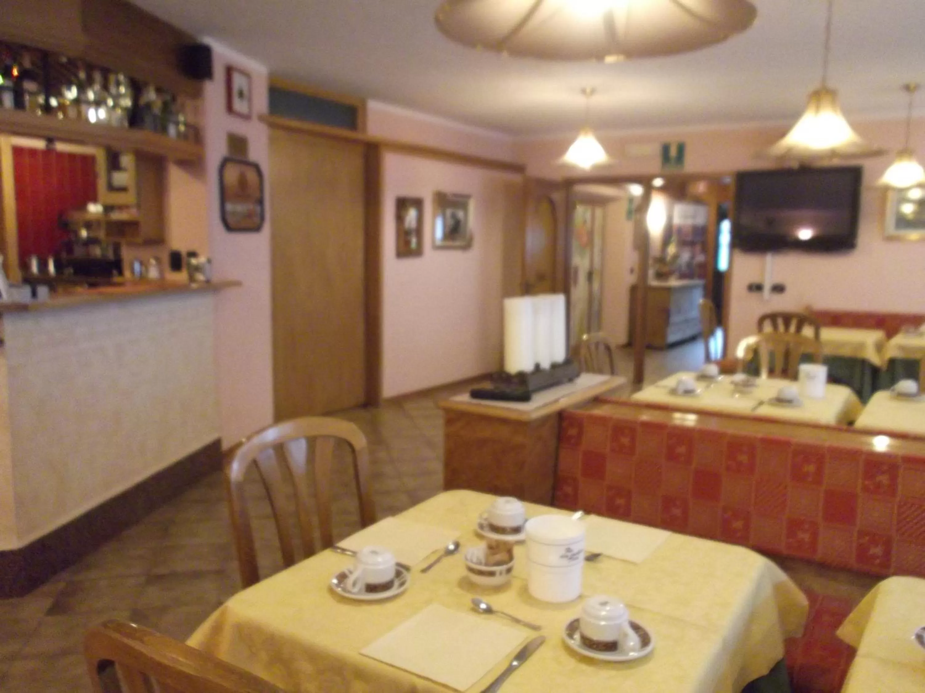 Restaurant/places to eat in Hotel Adele