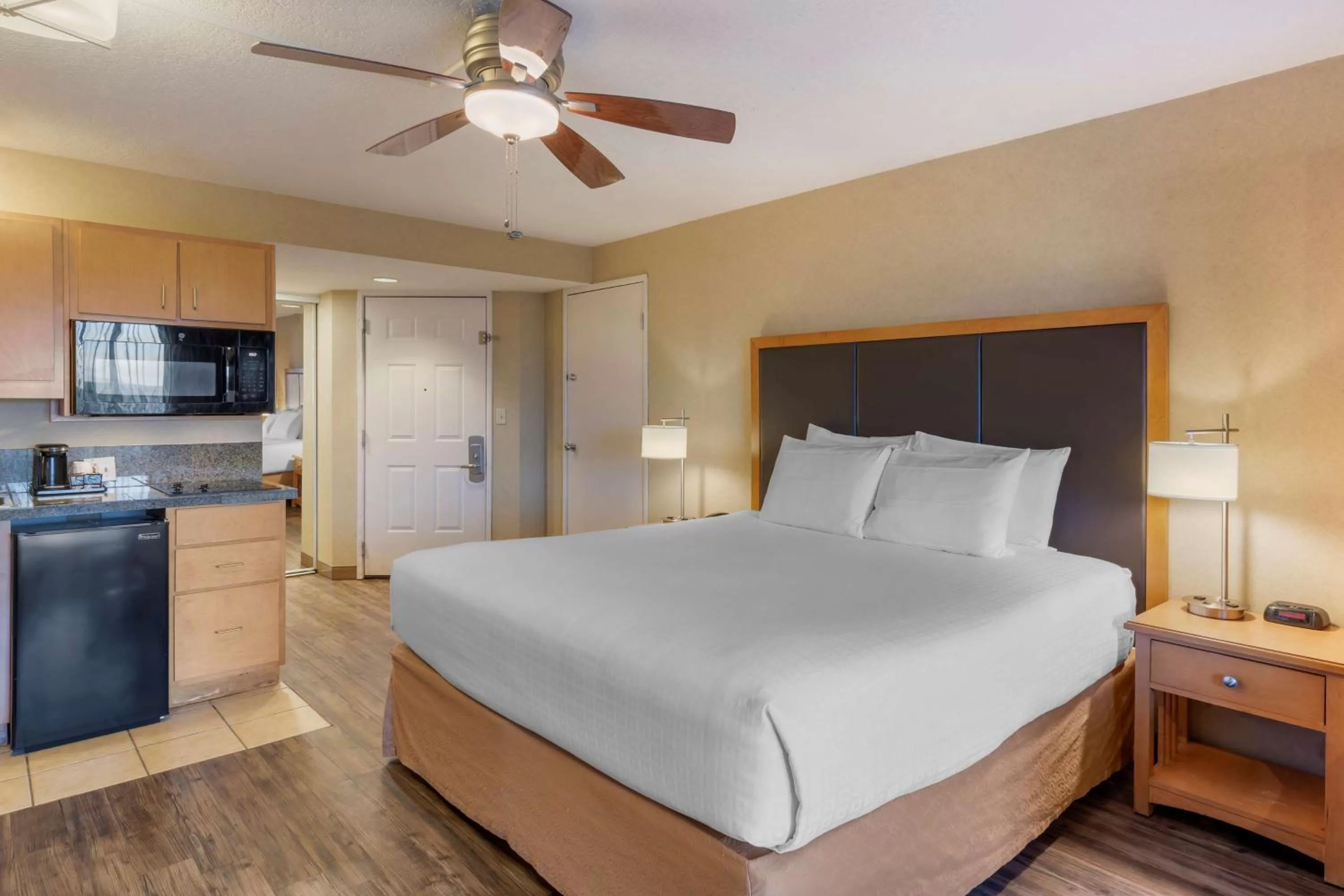 Bedroom, Bed in Best Western Plus Ocean View Resort