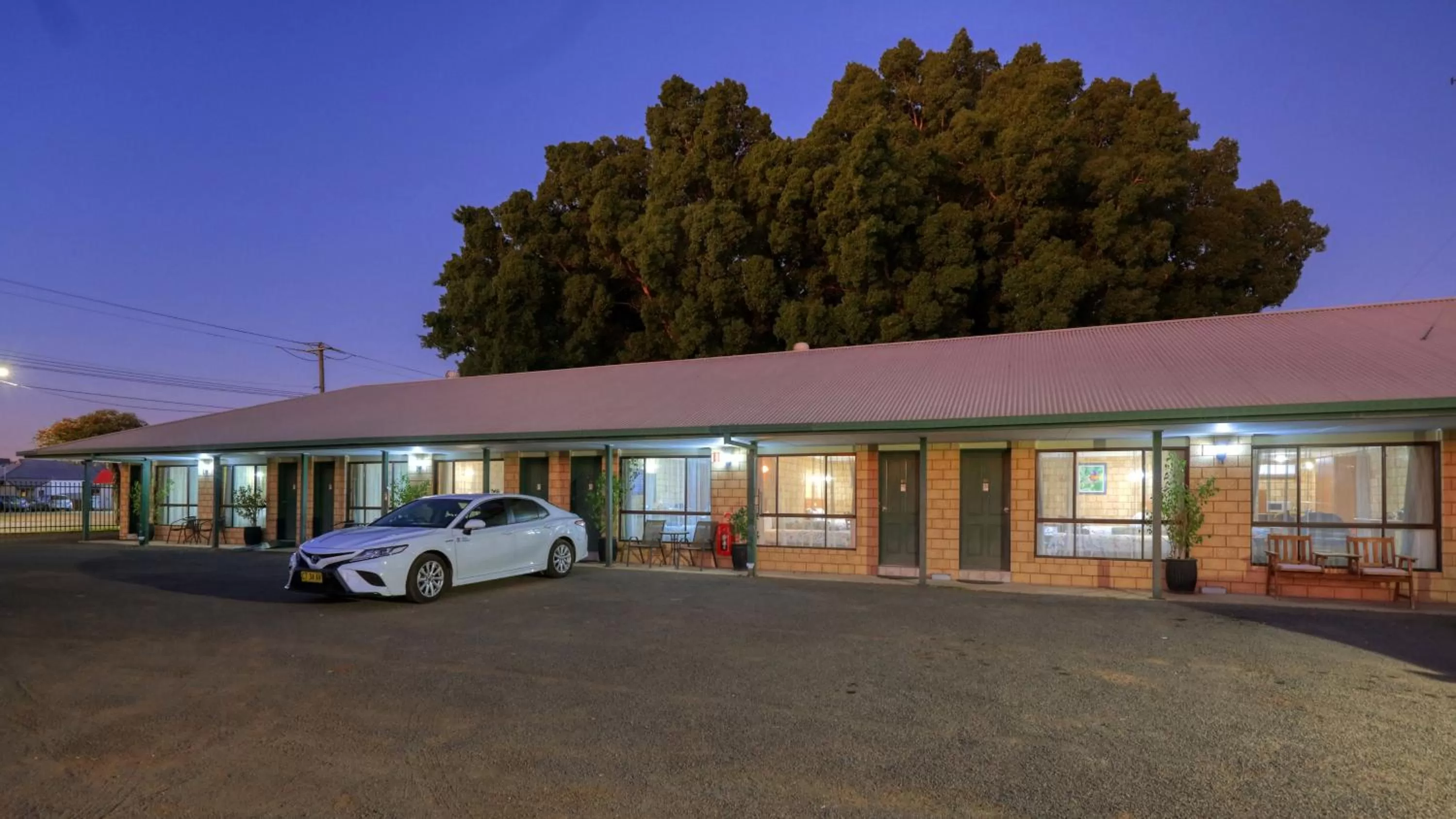 Property building in Darling River Motel