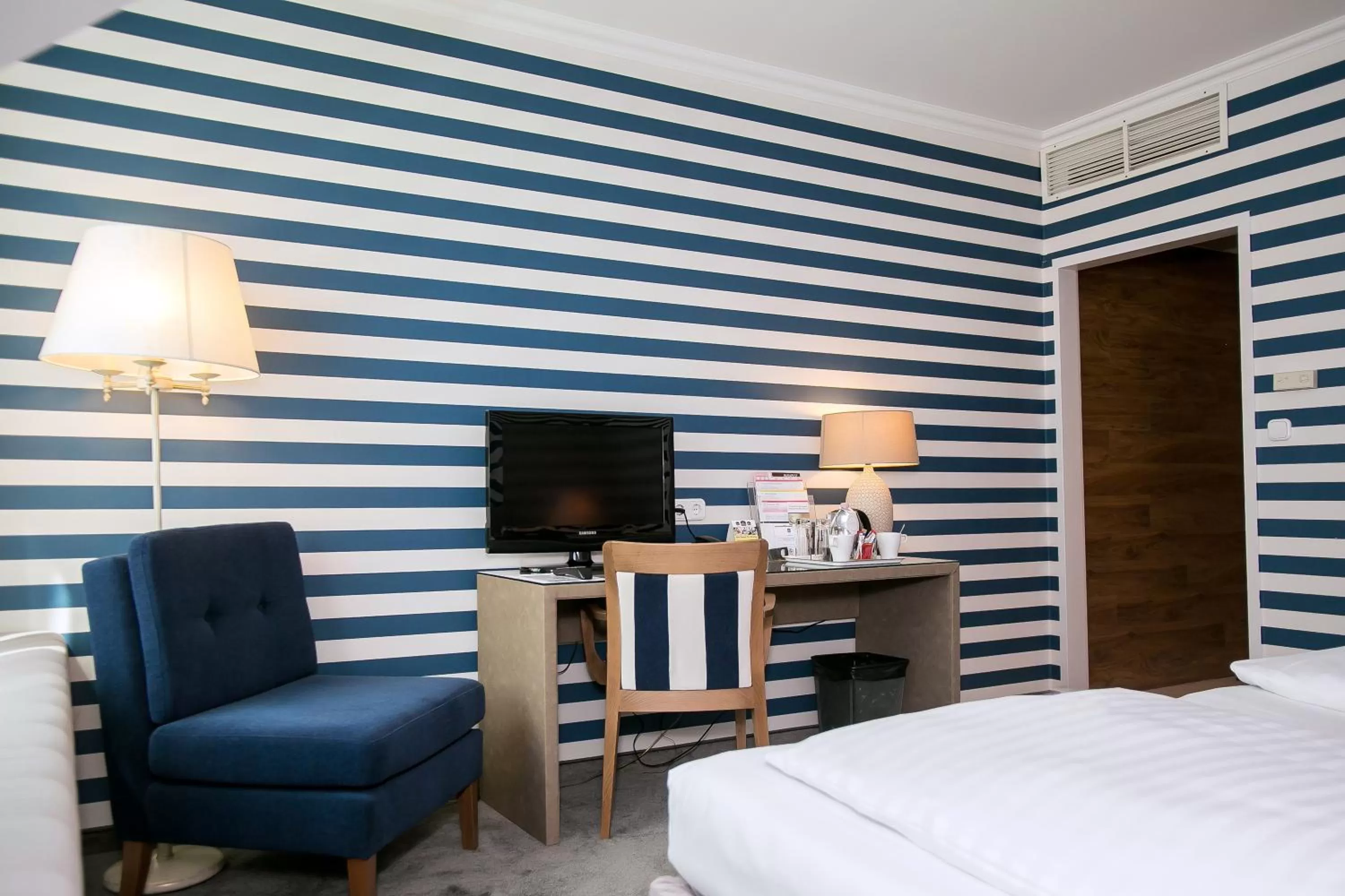 TV and multimedia, Bed in Ambra Hotel