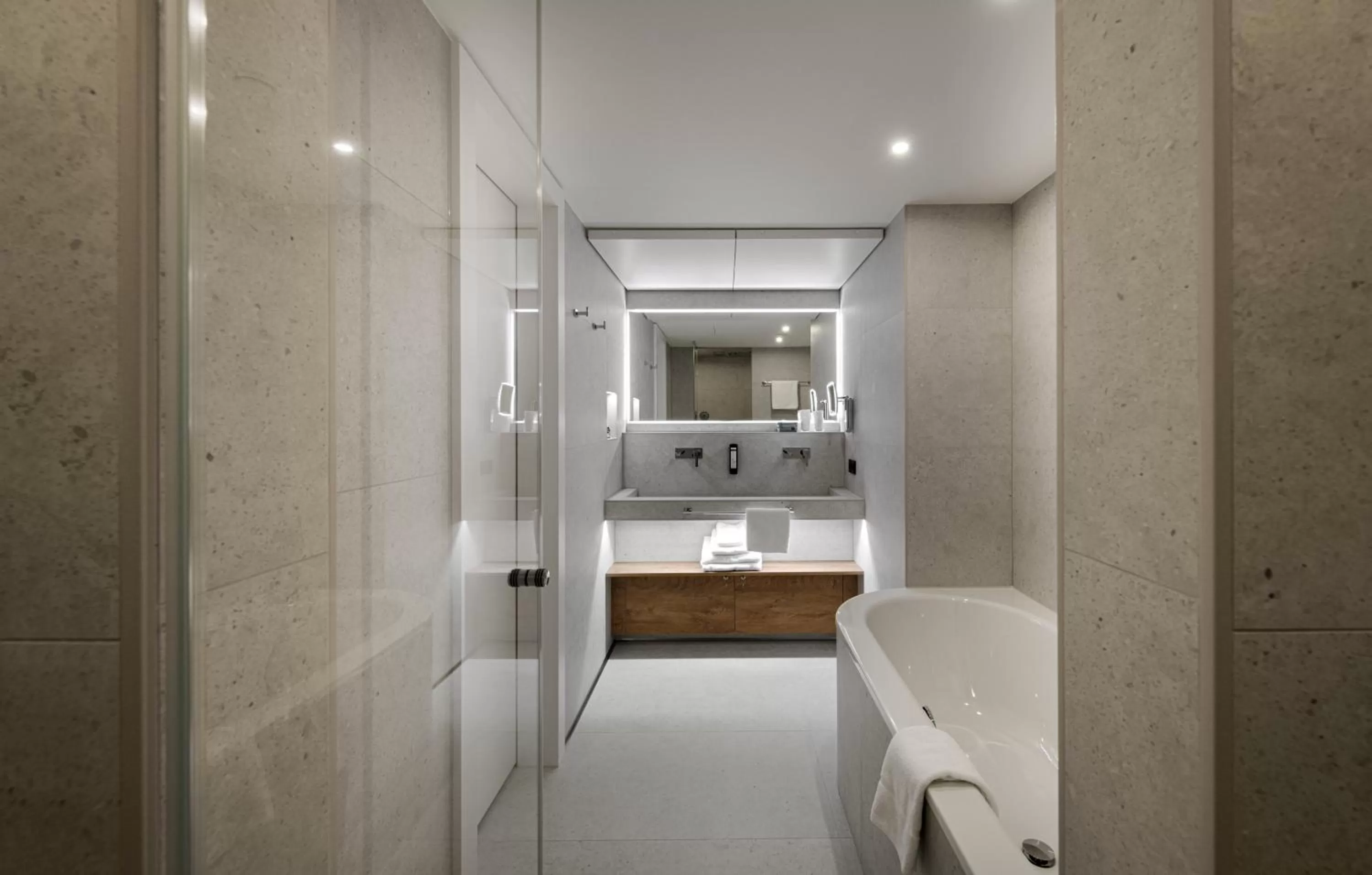 Bathroom in Hotel VierJahreszeiten am Seilersee