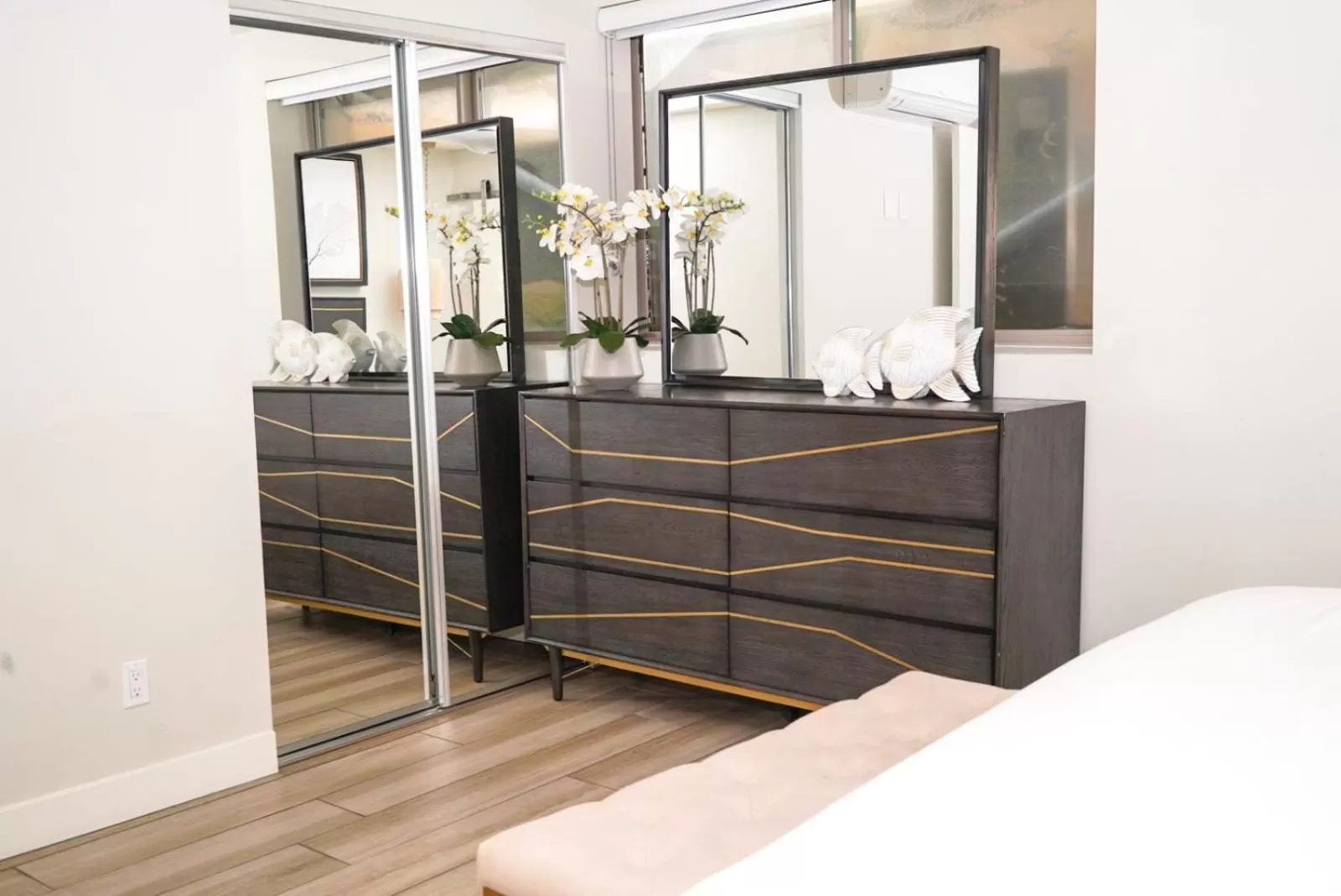 Kitchen or kitchenette, Bed in Ocean Villas Beach Front