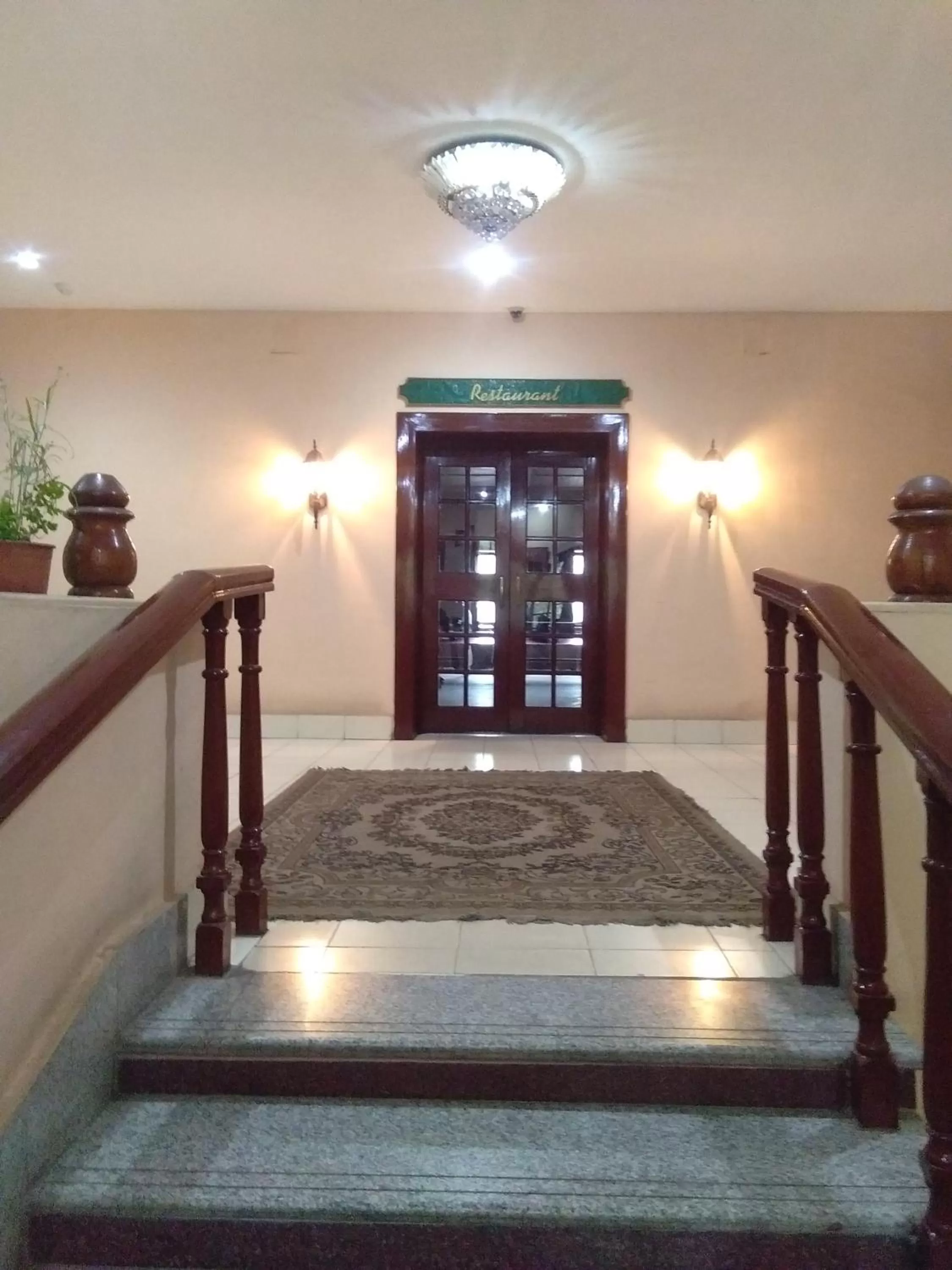 Restaurant/places to eat in Hotel Indsurya