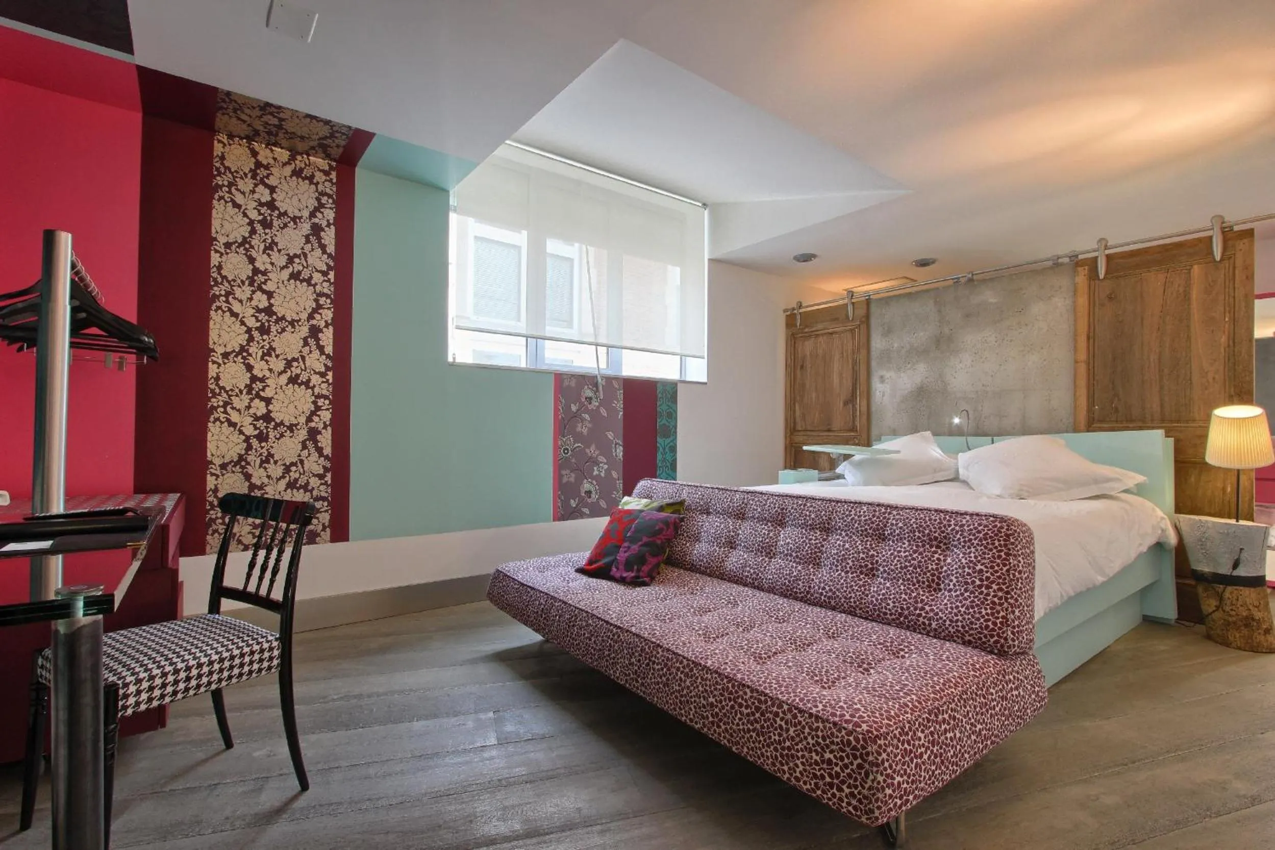 Photo of the whole room, Bed in Hôtel Le Dormeur du Val