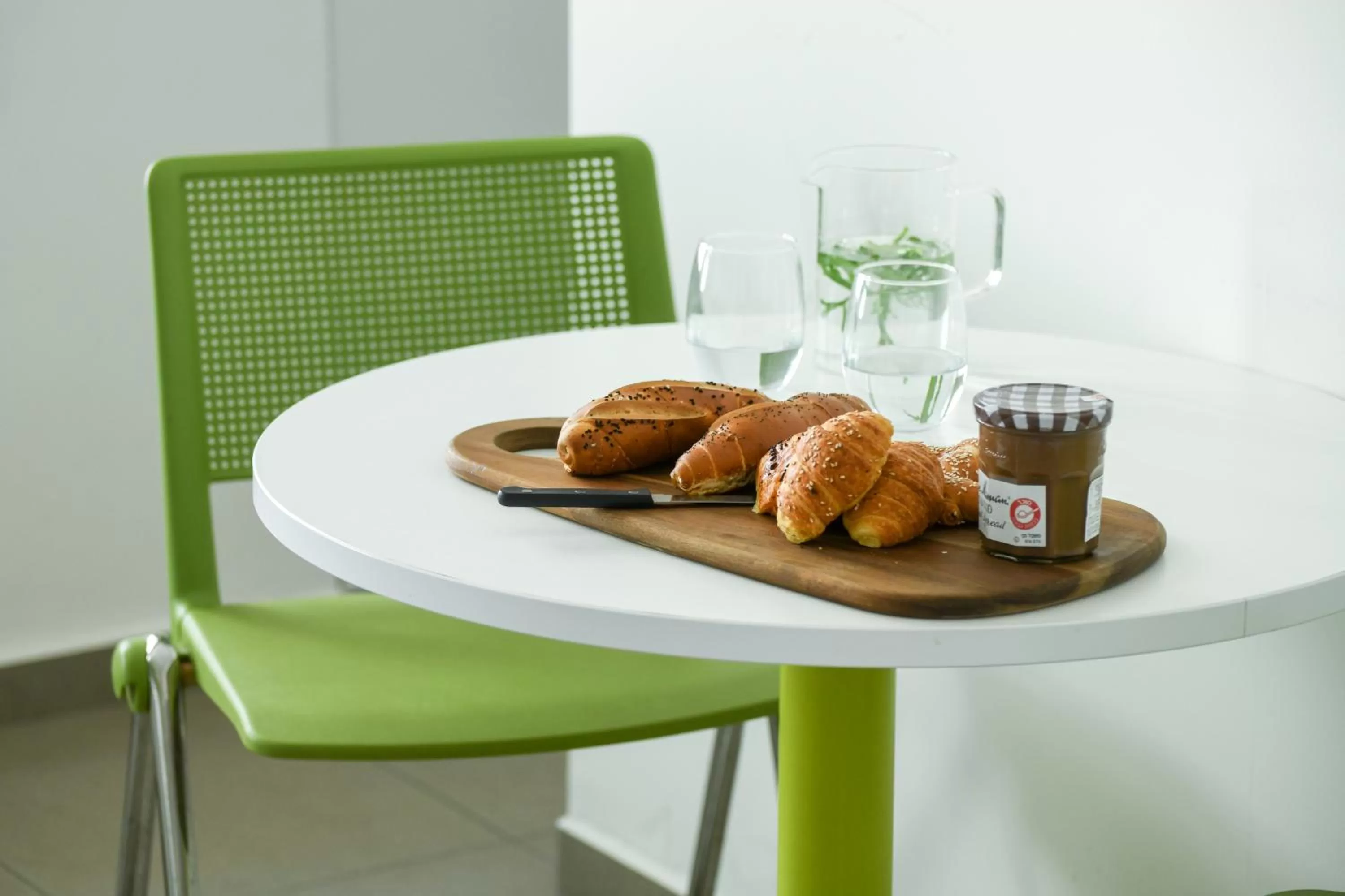 Food and drinks in דירות גני תערוכה - TLV university apartments near Expo by Sea N' Rent