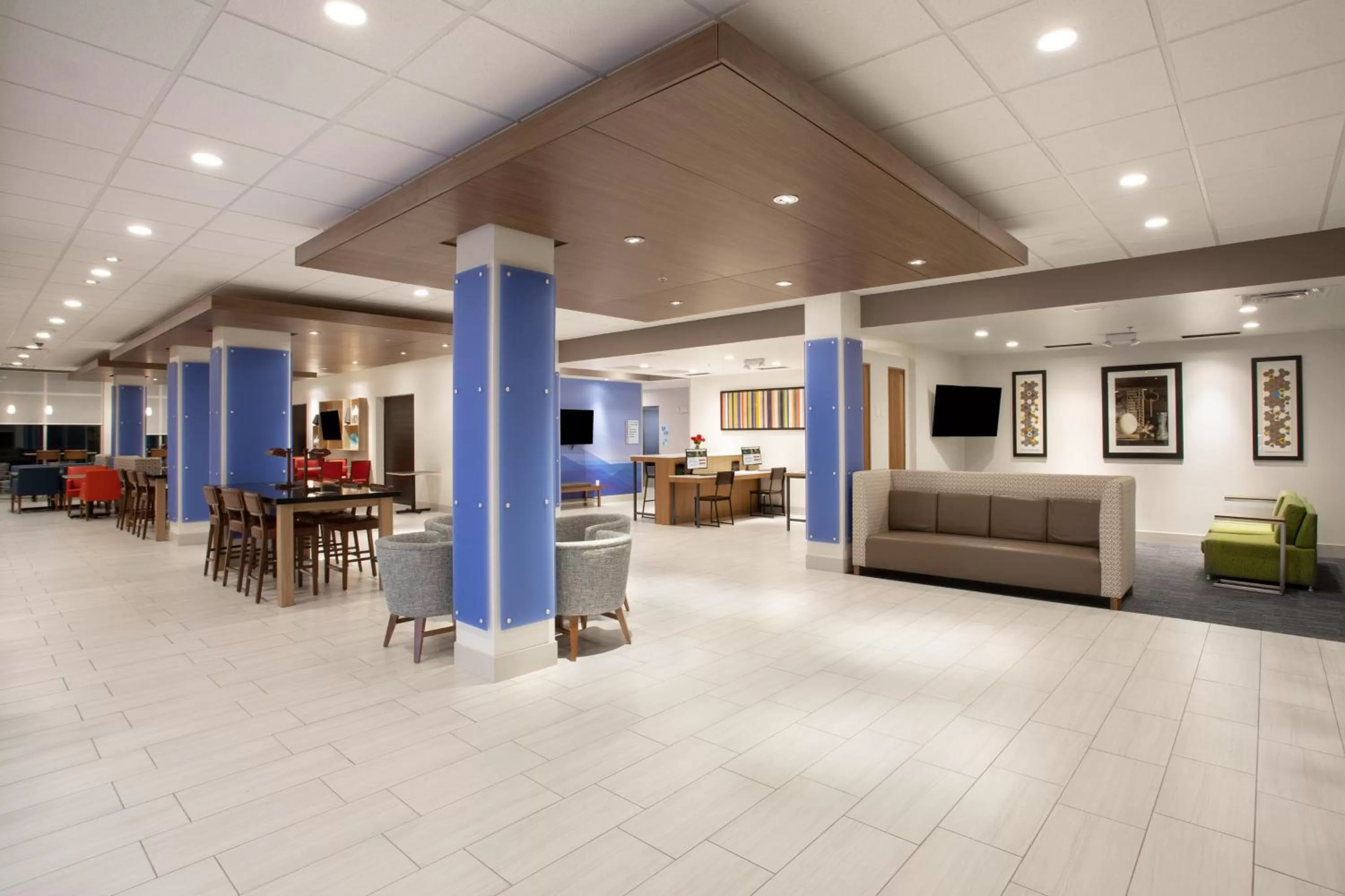 Property building in Holiday Inn Express & Suites Sioux City North - Event Center by IHG